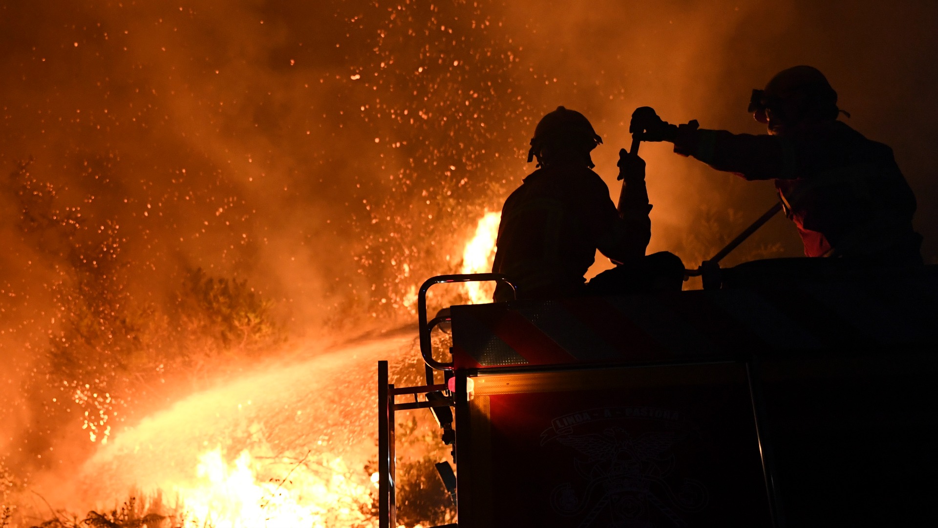 Los bomberos controlan ya todos los focos del incendio de Portugal 1