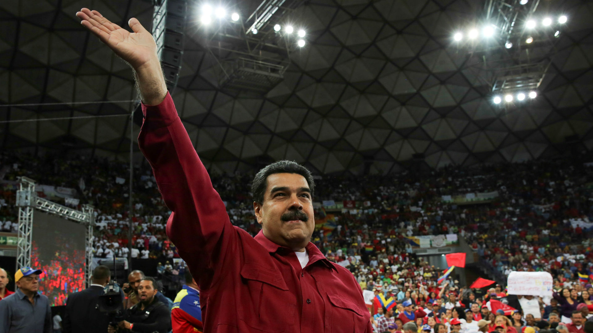 Maduro amenaza con ir a las armas para hacer "lo que no se pudo con votos"