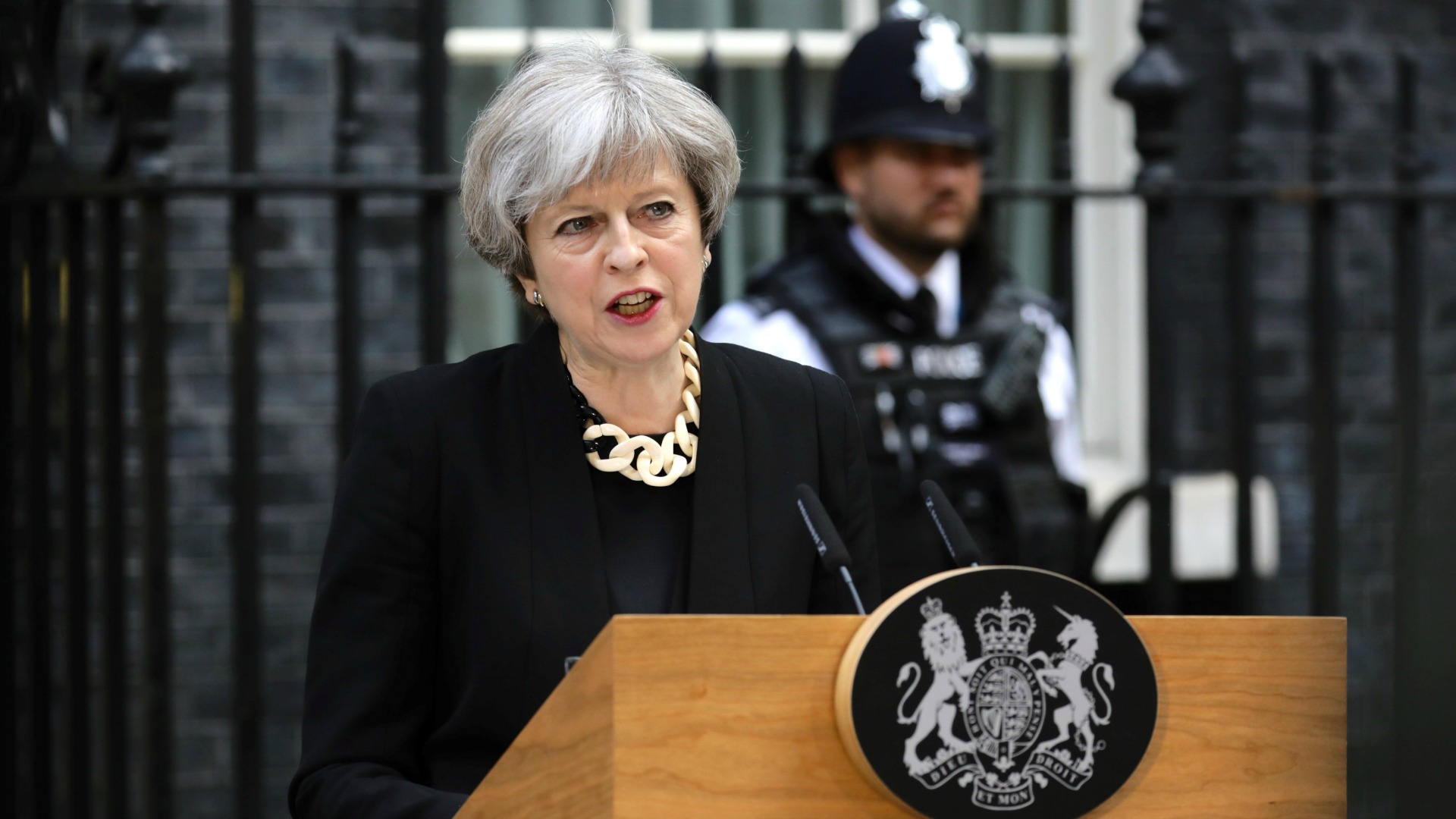 May propone revisar la estrategia contraterrorista tras los atentados de Londres