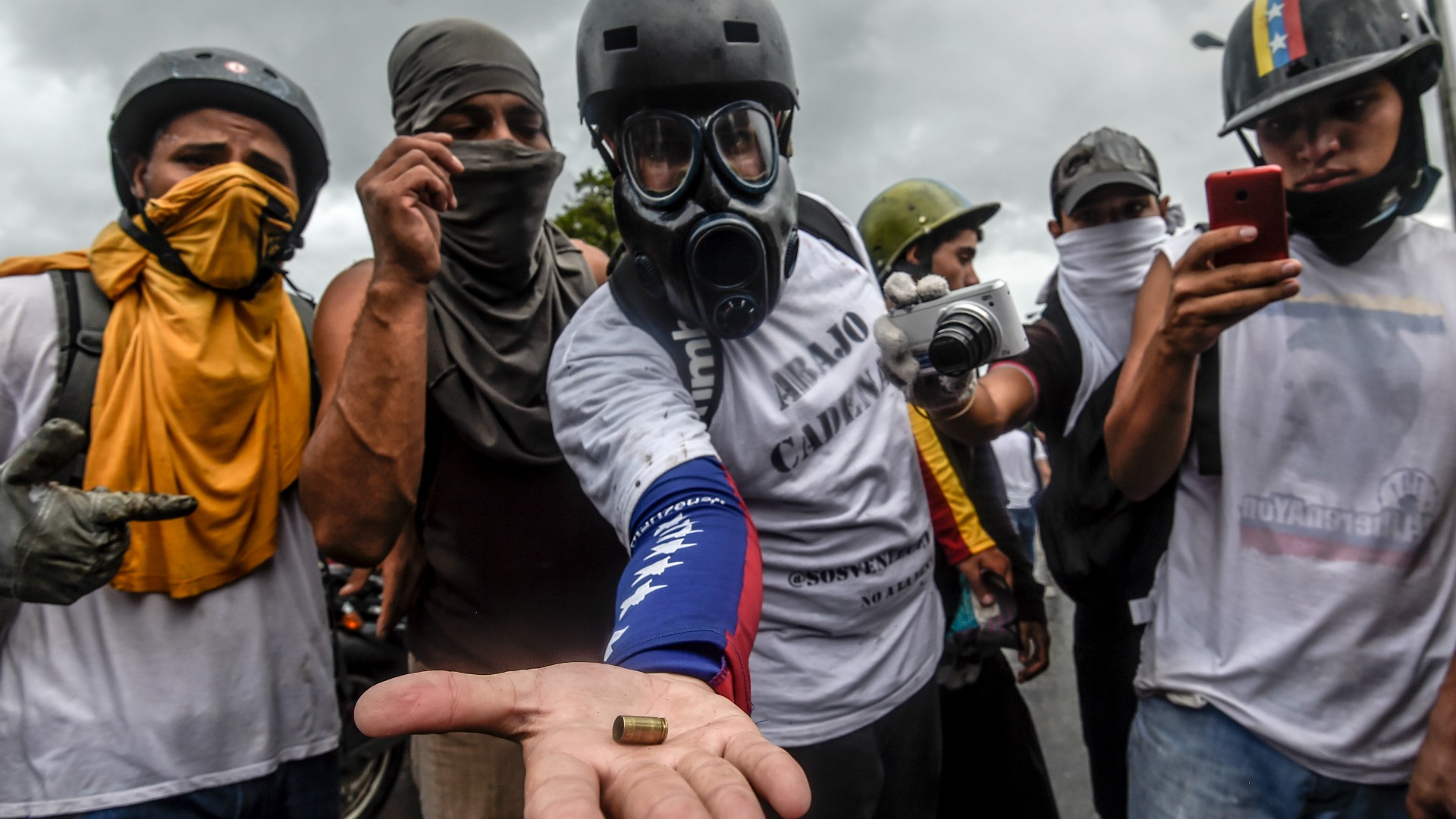 Muere un menor en Venezuela por un disparo de un militar en una protesta
