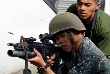 Mueren diez soldados filipinos por fuego amigo en combates contra yihadistas