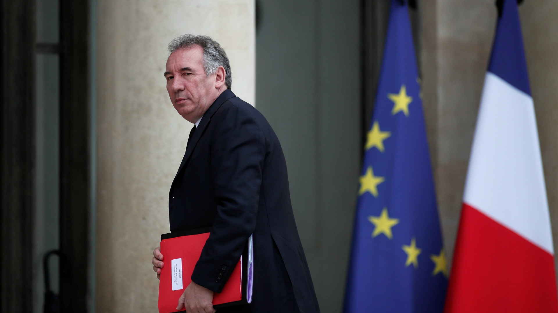 Otros dos ministros del Gobierno francés dimiten por la investigación de su partido