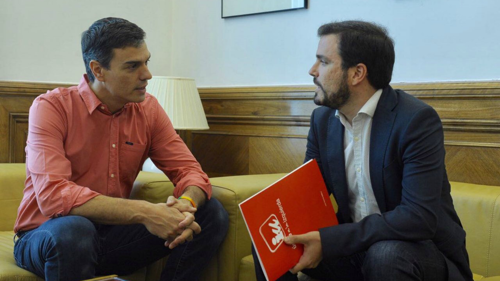 PSOE e IU acercan posiciones para aprobar medidas sociales y la despenalización de la eutanasia