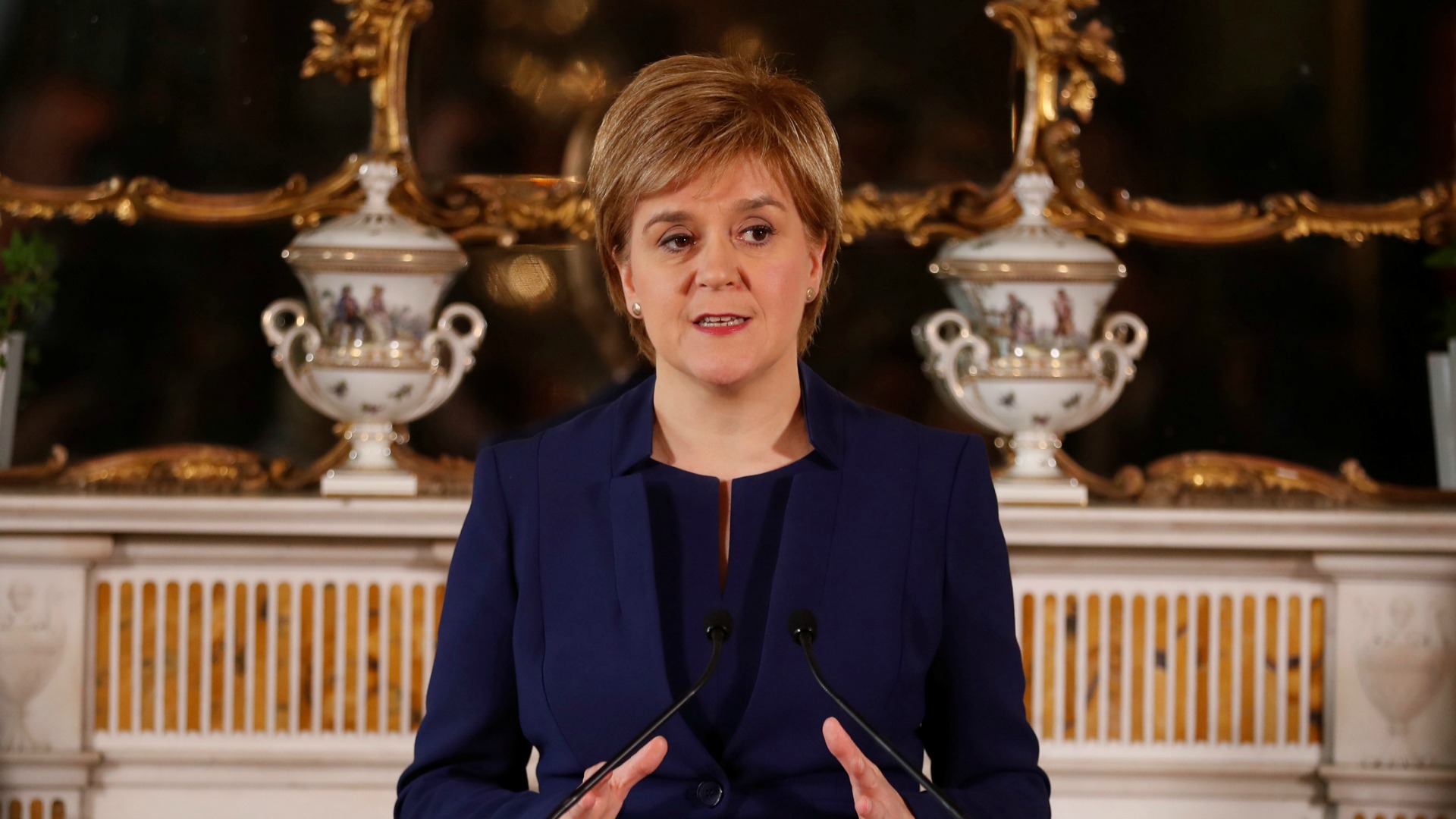 Sturgeon no descarta renunciar al referéndum en Escocia tras la debacle electoral