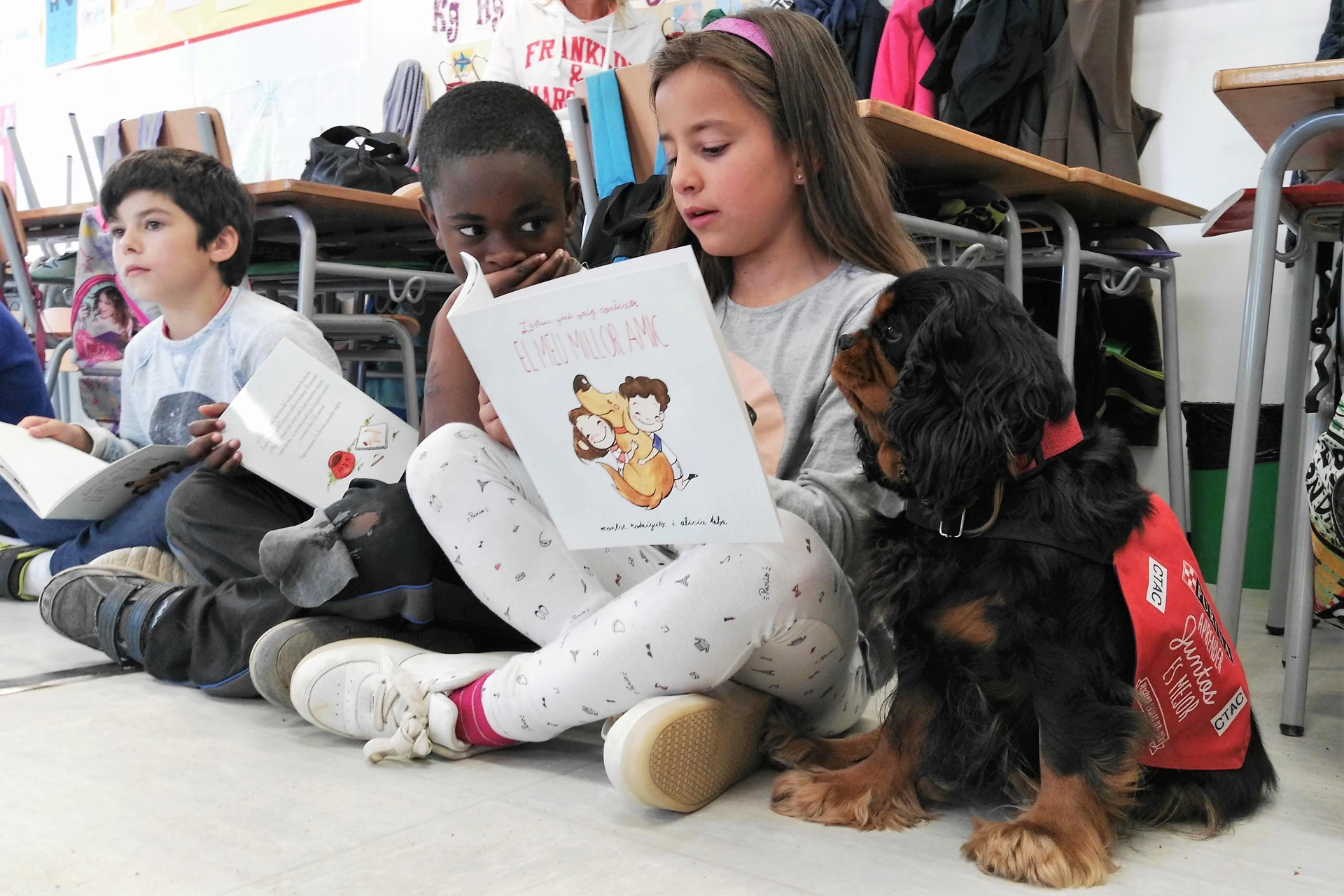 Taller de lectura con perros en la Feria del Libro de Madrid el jueves 08 de junio 2