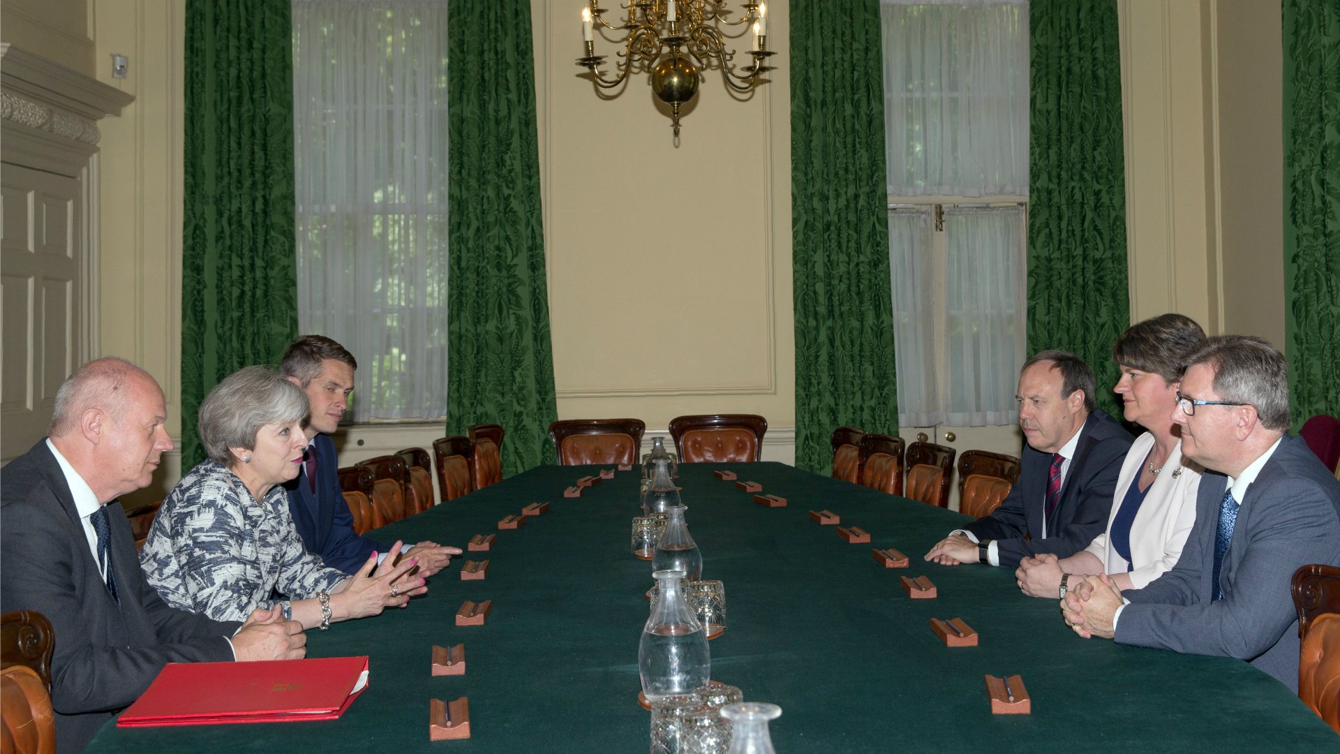 Theresa May llega finalmente a un acuerdo de gobierno con los unionistas del DUP 3