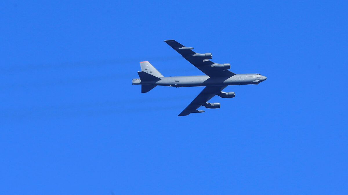 Un caza ruso intercepta un bombardero estadounidense en el mar Báltico