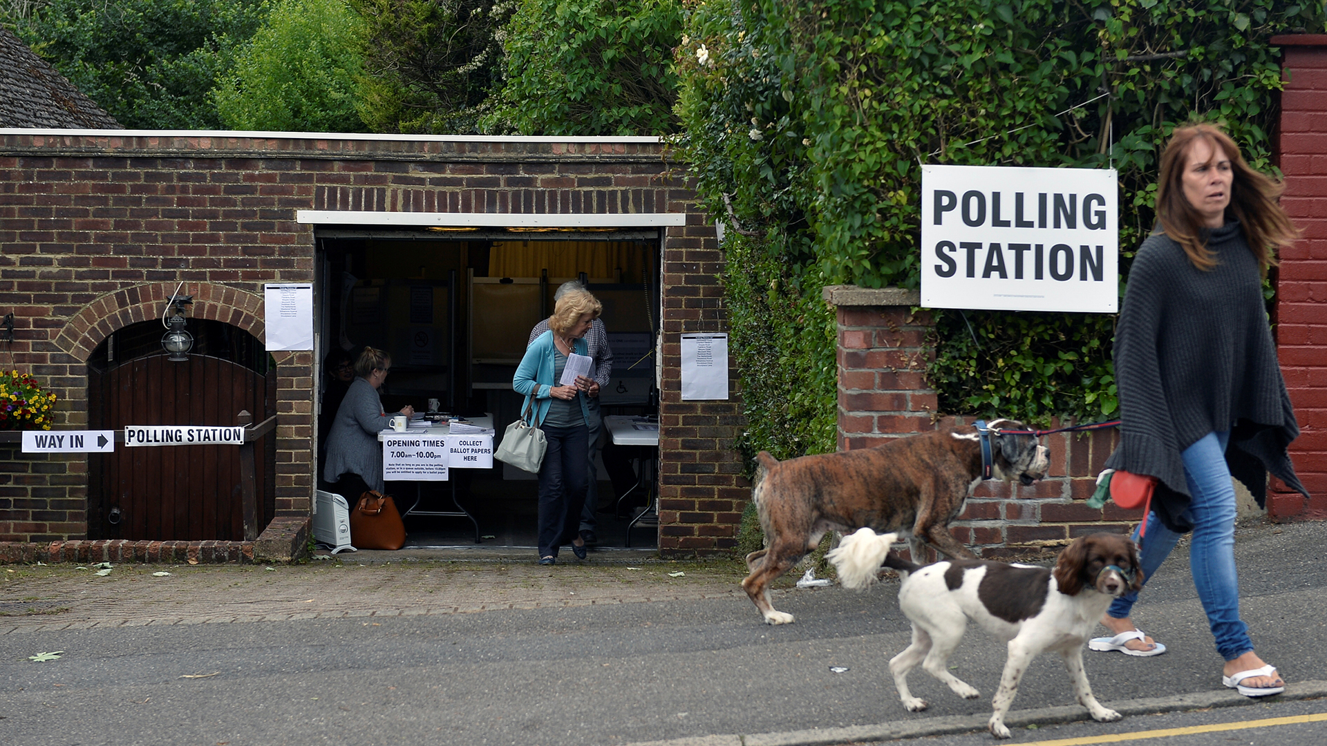 Un pub, un garaje o una lavandería, así son los centros electorales en Reino Unido 3