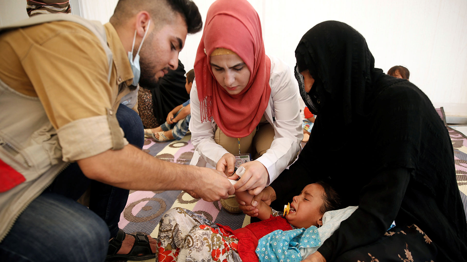 Una intoxicación en un campo de refugiados en Irak deja un muerto y 825 afectados