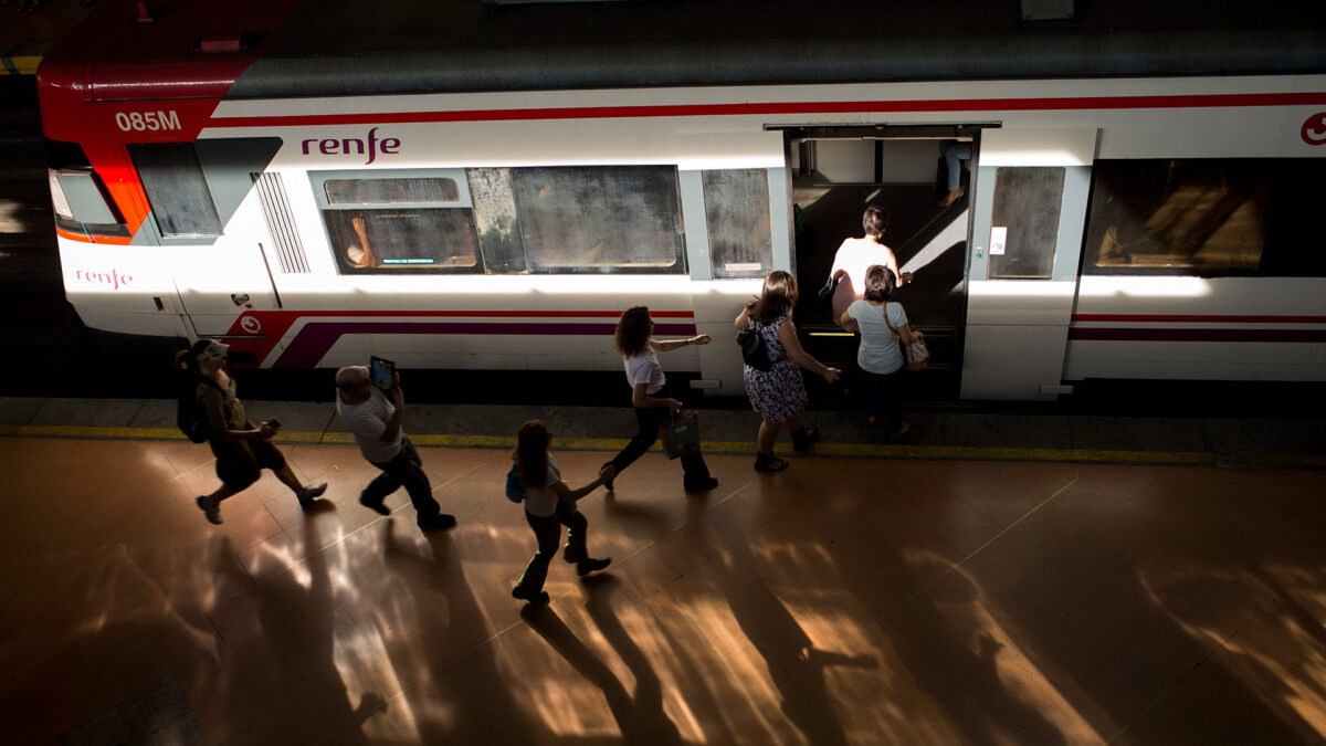 CGT convoca una huelga de 23 horas en Renfe y Adif para el 28 de julio