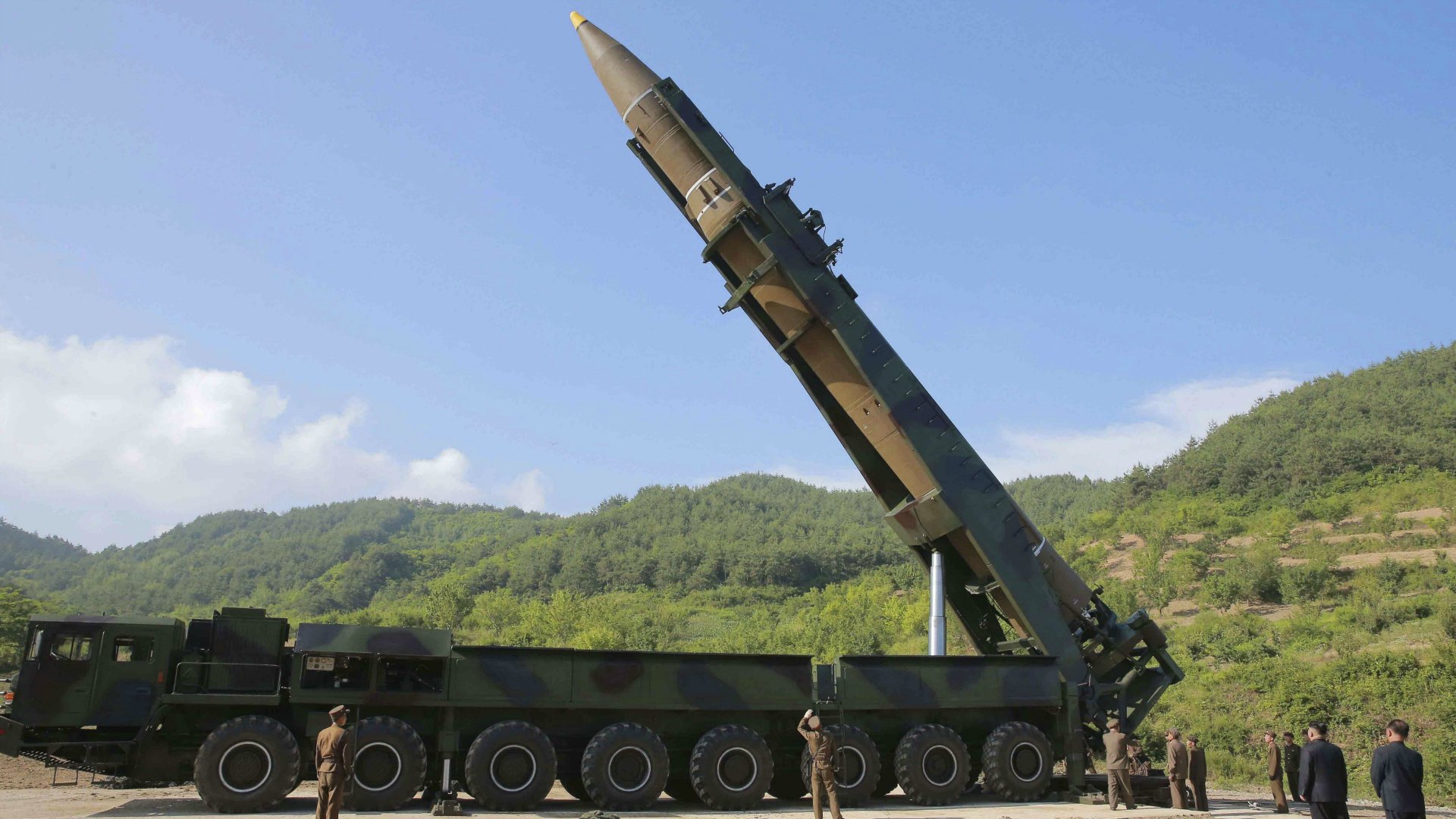 Corea del Norte lanza una nueva versión de misil balístico sobre el Mar de Japón