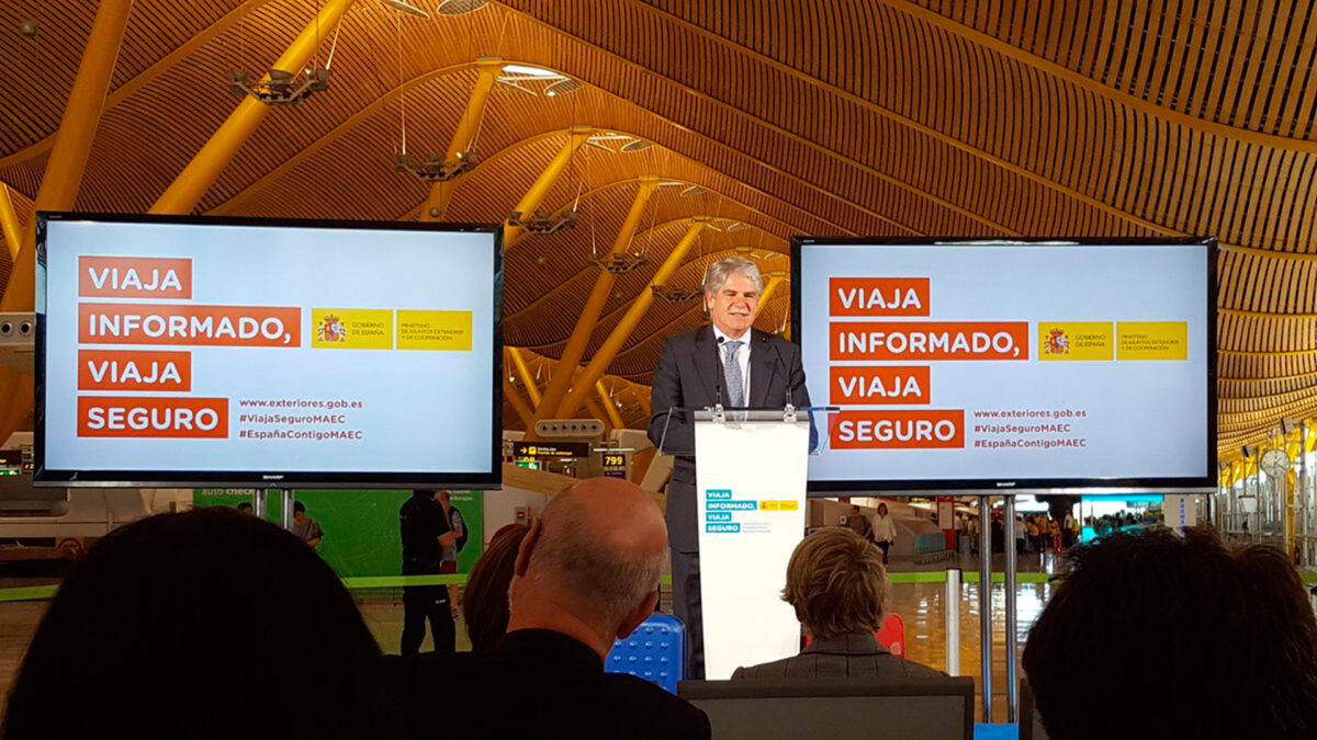 Dastis presenta la campaña ‘Viaja informado, viaja seguro’, los consejos para viajar en verano