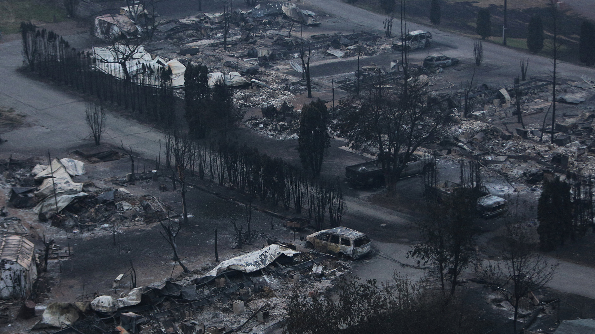 Declaran estado de emergencia y evacuan a 40.000 personas en Canadá tras un devastador incendio