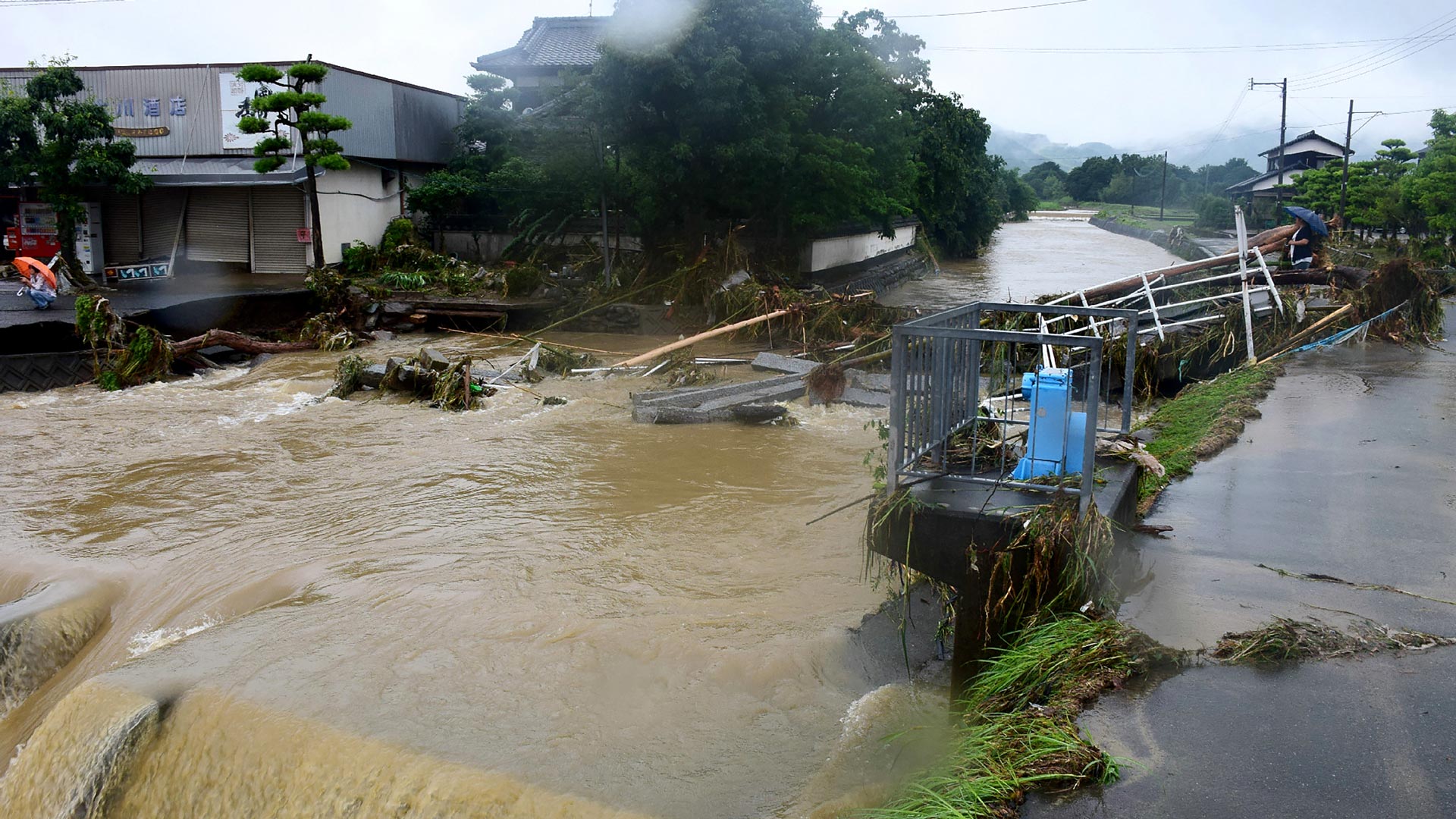 Desaparecen al menos 15 personas durante inundaciones en Japón 2