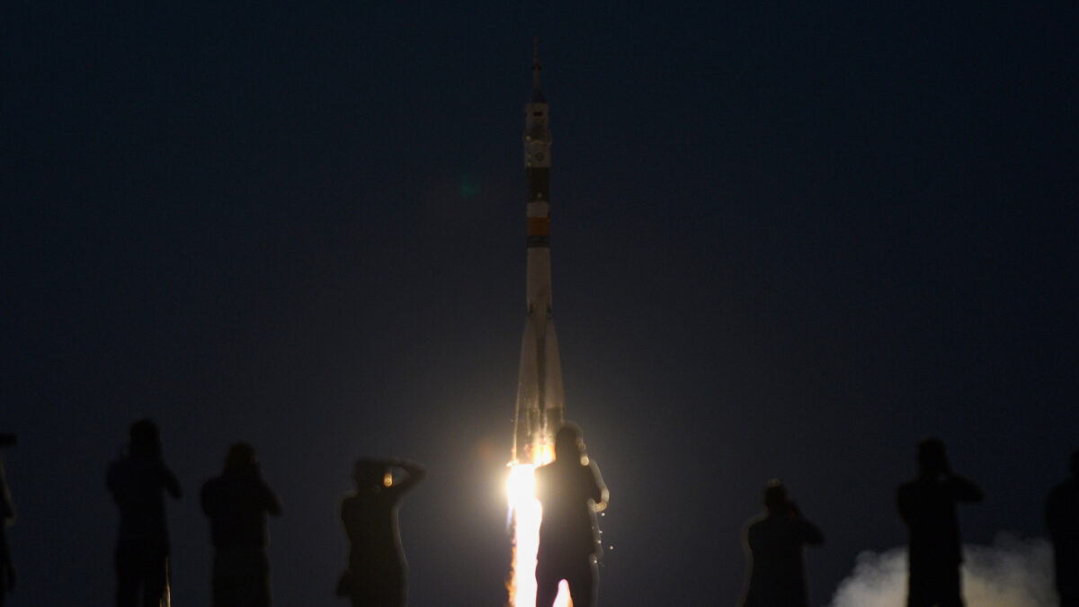 Despega hacia la Estación Internacional una nave con tres astronautas