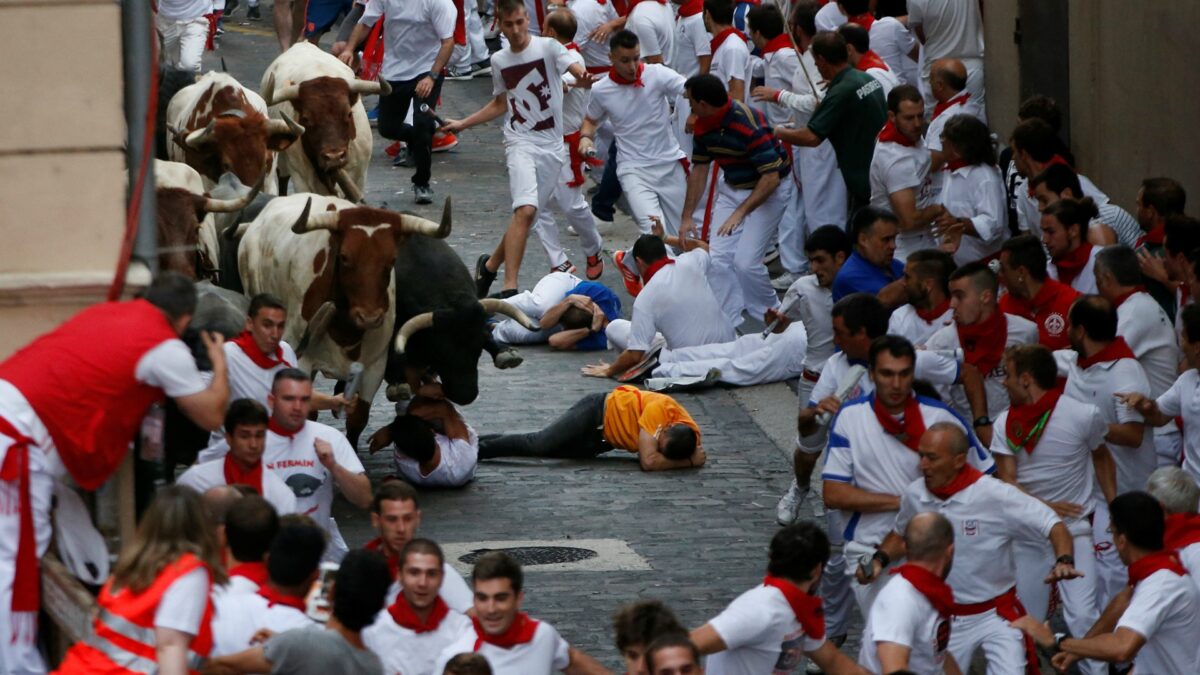 Dos heridos por asta de toro en el segundo encierro de Sanfermines