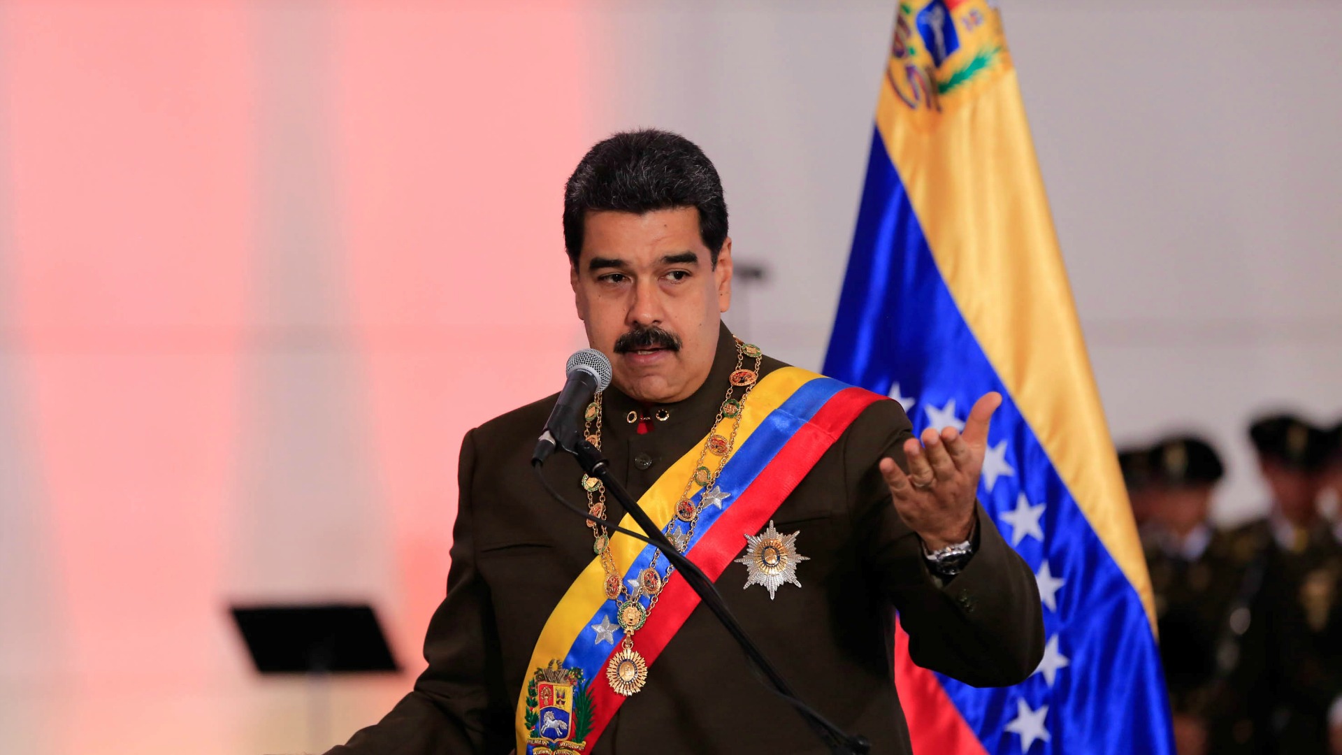 EEUU amenaza a Maduro con sanciones si no desconvoca la Constituyente