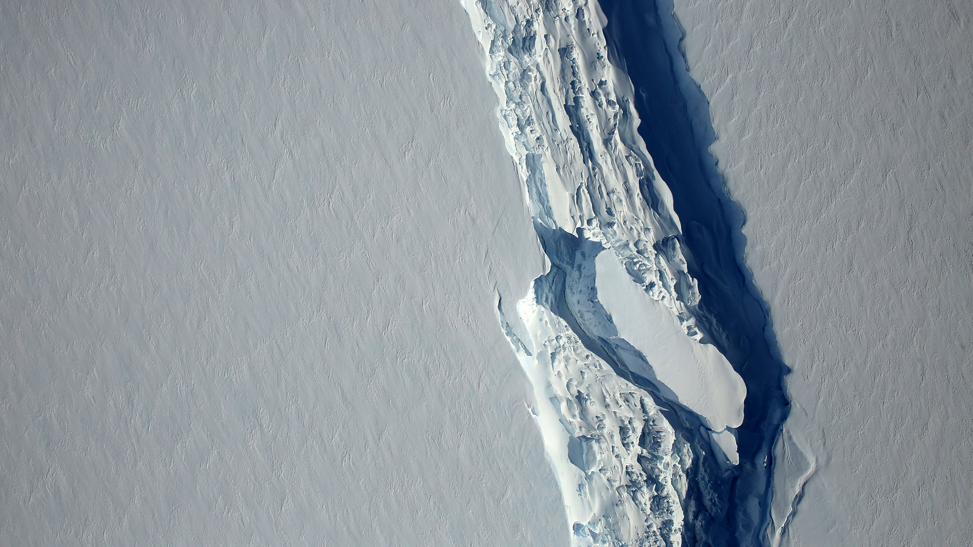 El iceberg más grande de la historia se desprende de la Antártida