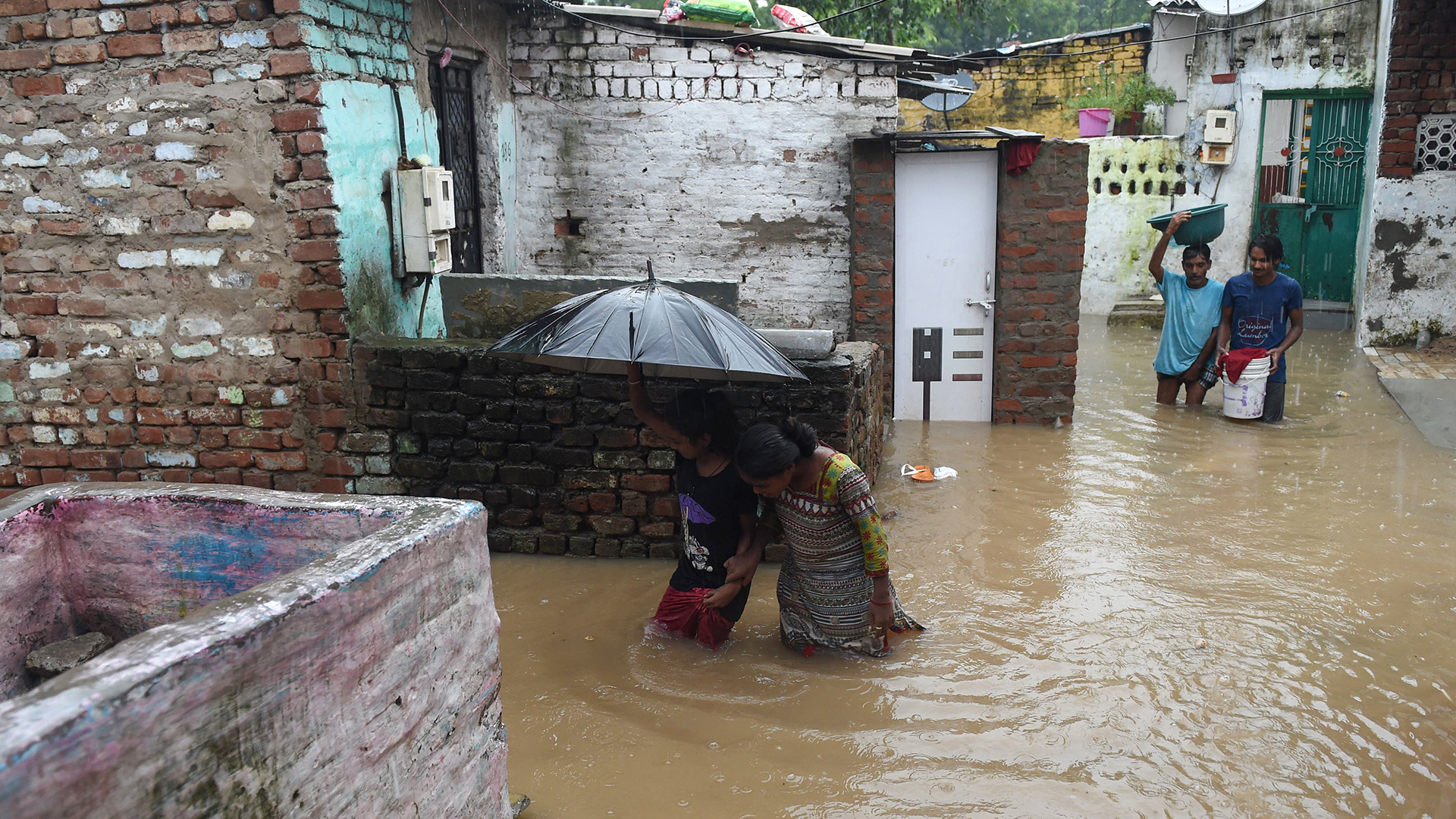El monzón deja más de 200 fallecidos en India 1