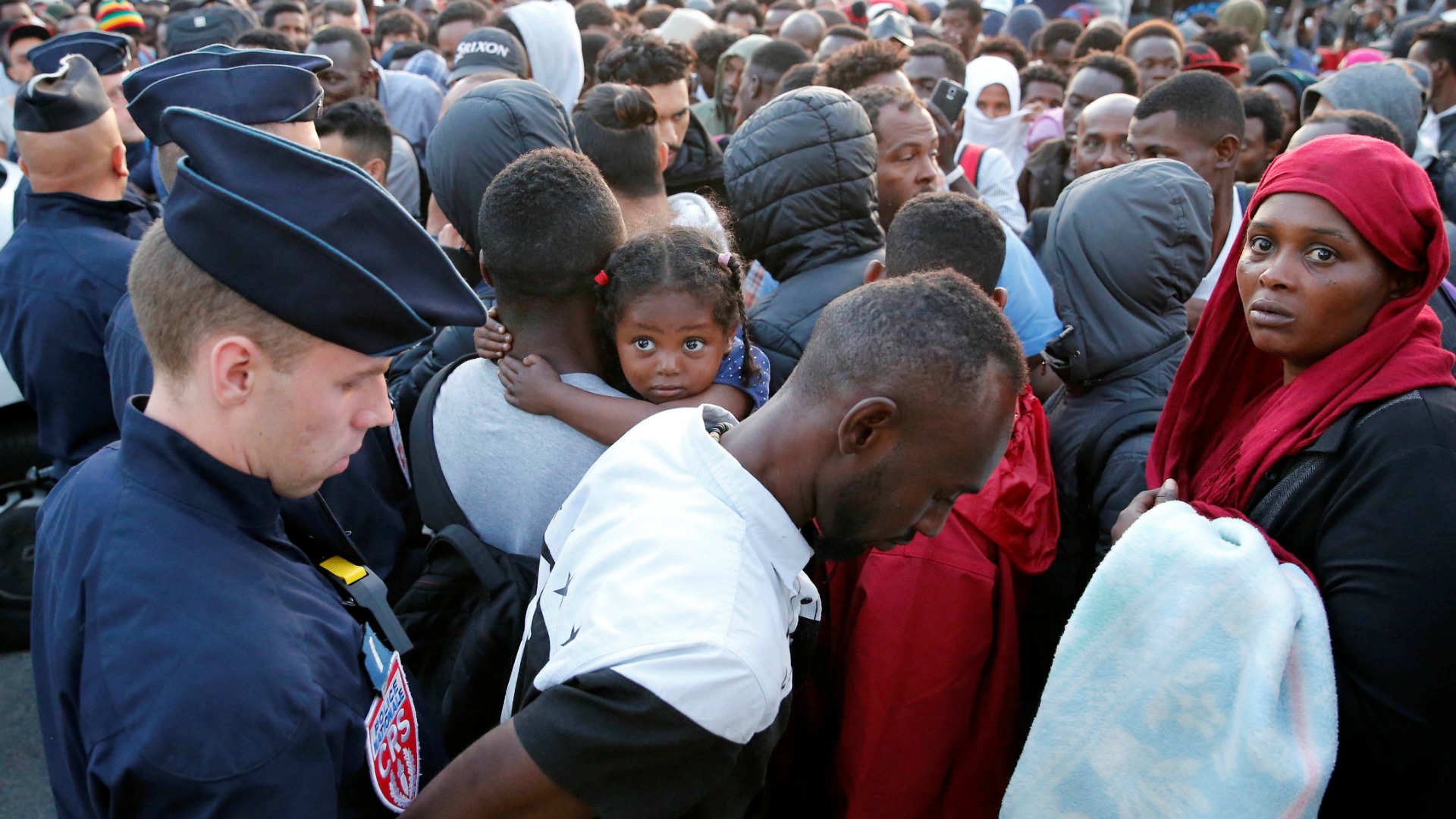 Evacuados más de 2.500 migrantes de un campamento temporal en París 4