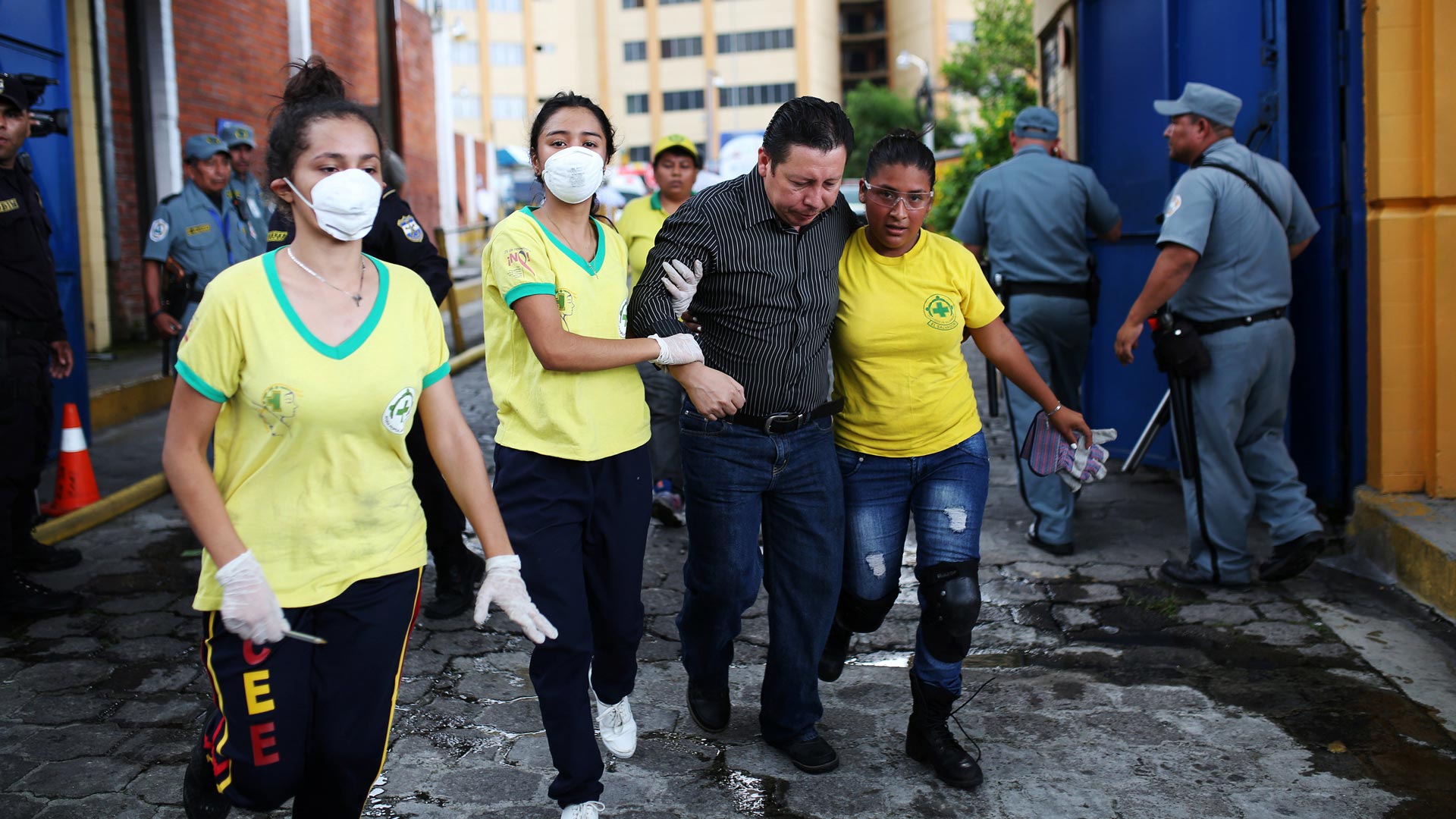 Incendio en el Ministerio de Hacienda de El Salvador causa al menos dos muertos 1