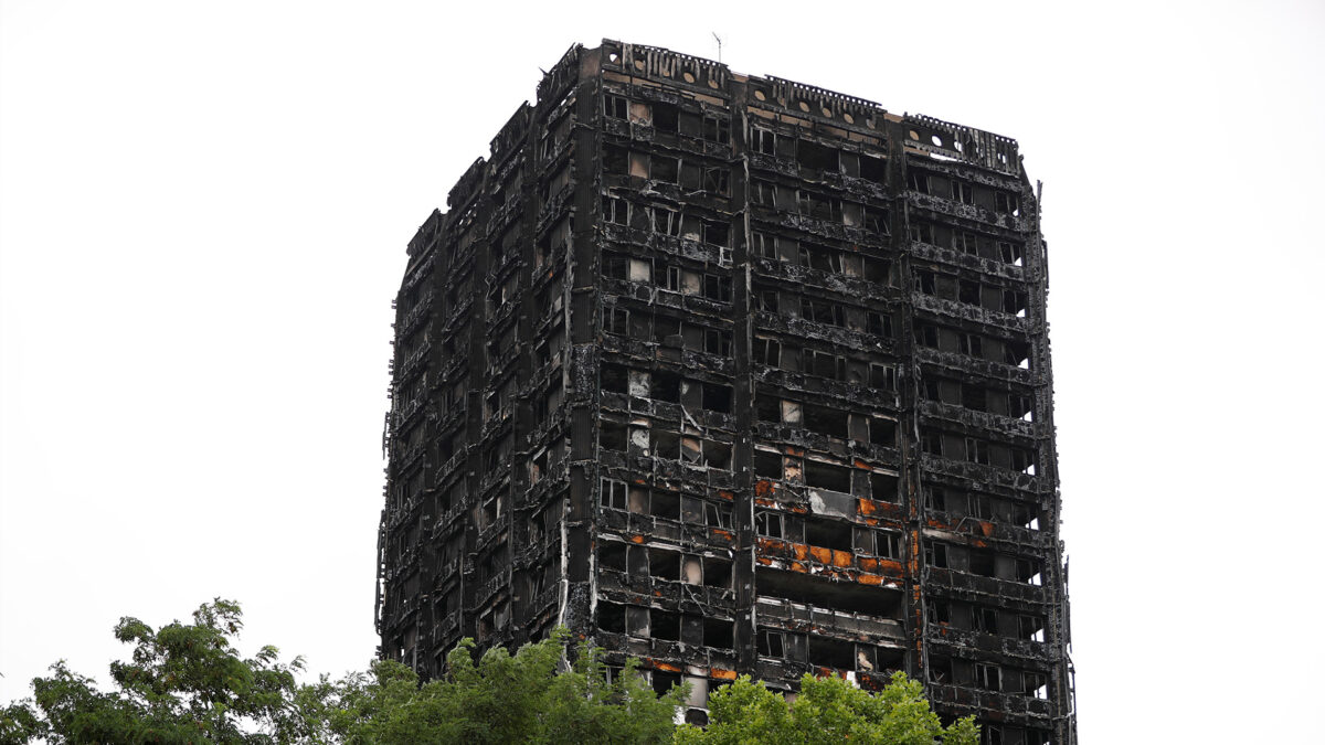 La policía ve motivos para presentar cargos por «homicidio» por el incendio de Grenfell