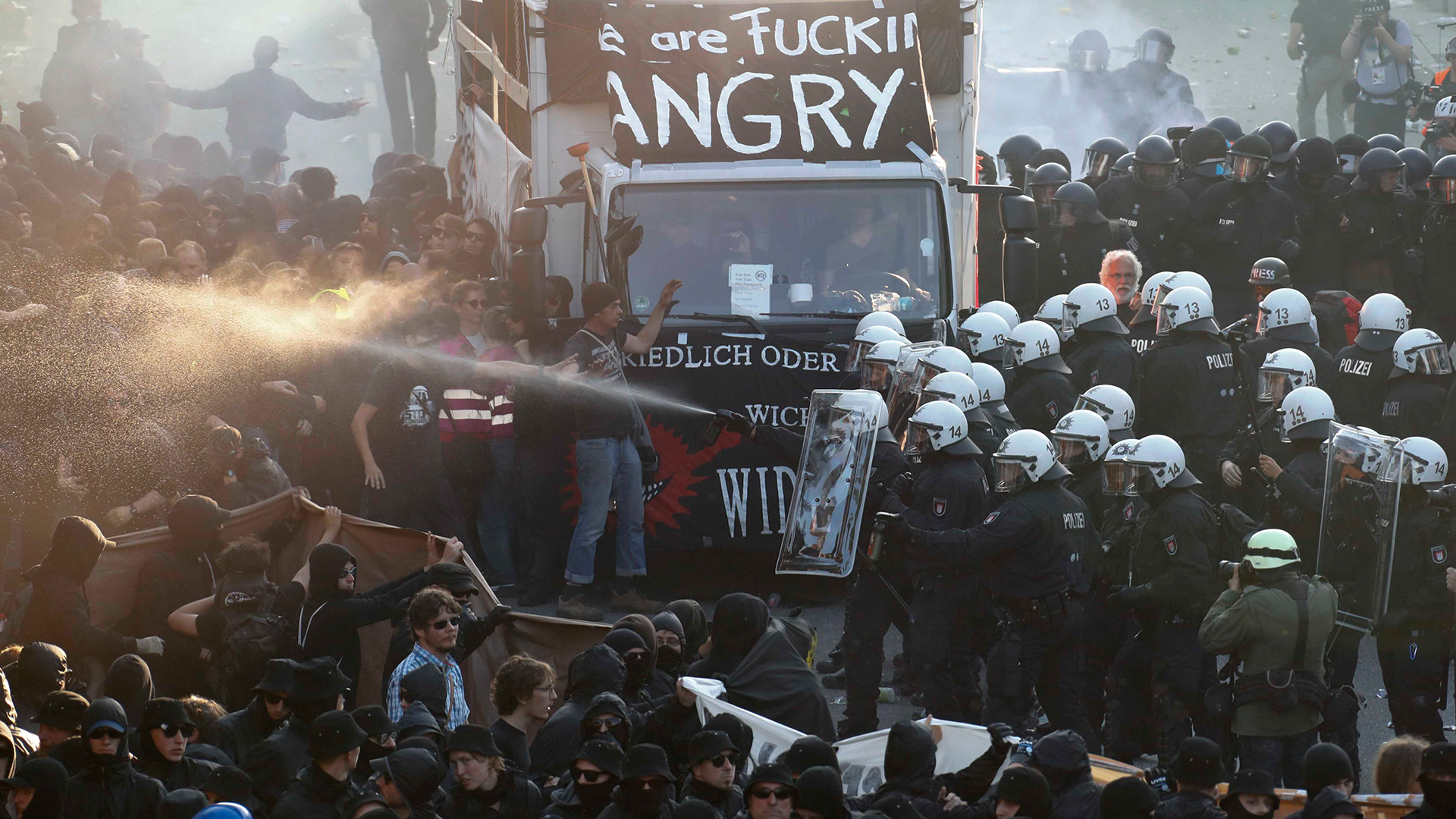 La Policía y los manifestantes contra el G20, envueltos en violentos enfrentamientos