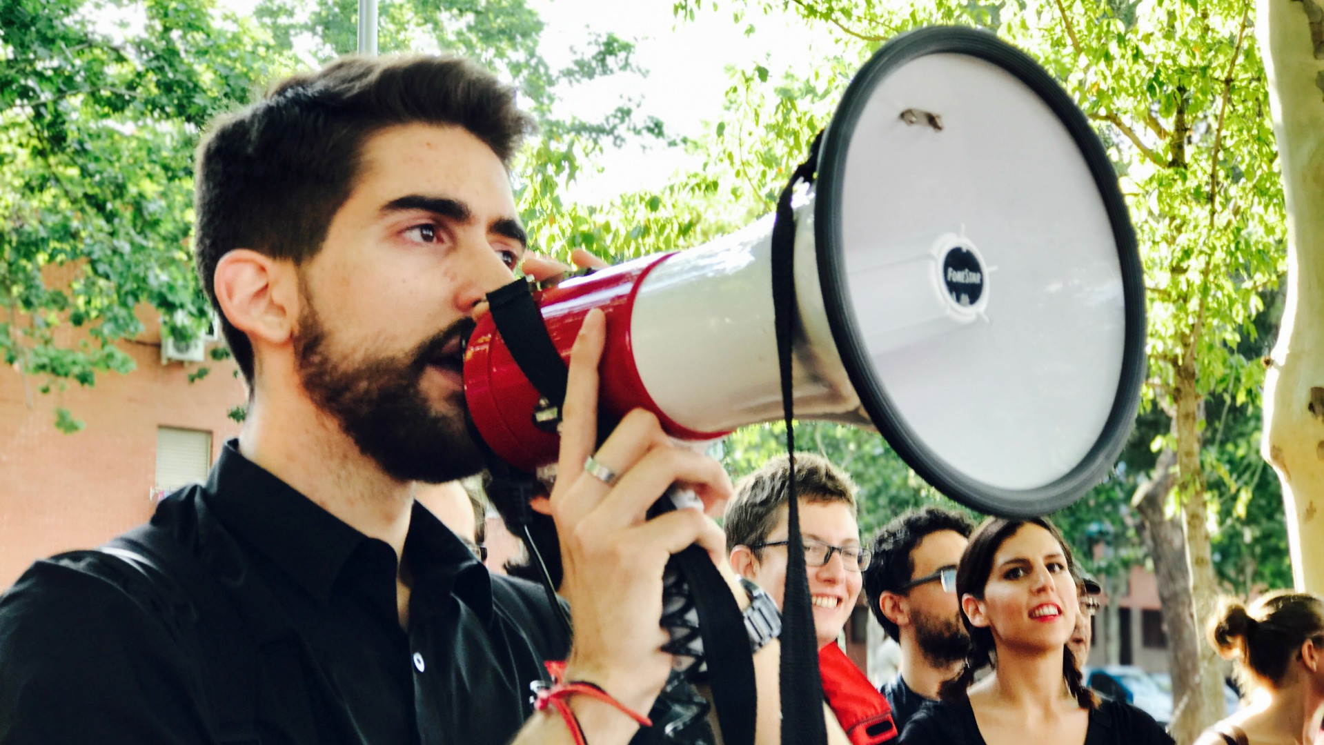La última jornada del Mad Cool abre con una protesta por la muerte de Pedro Aunión