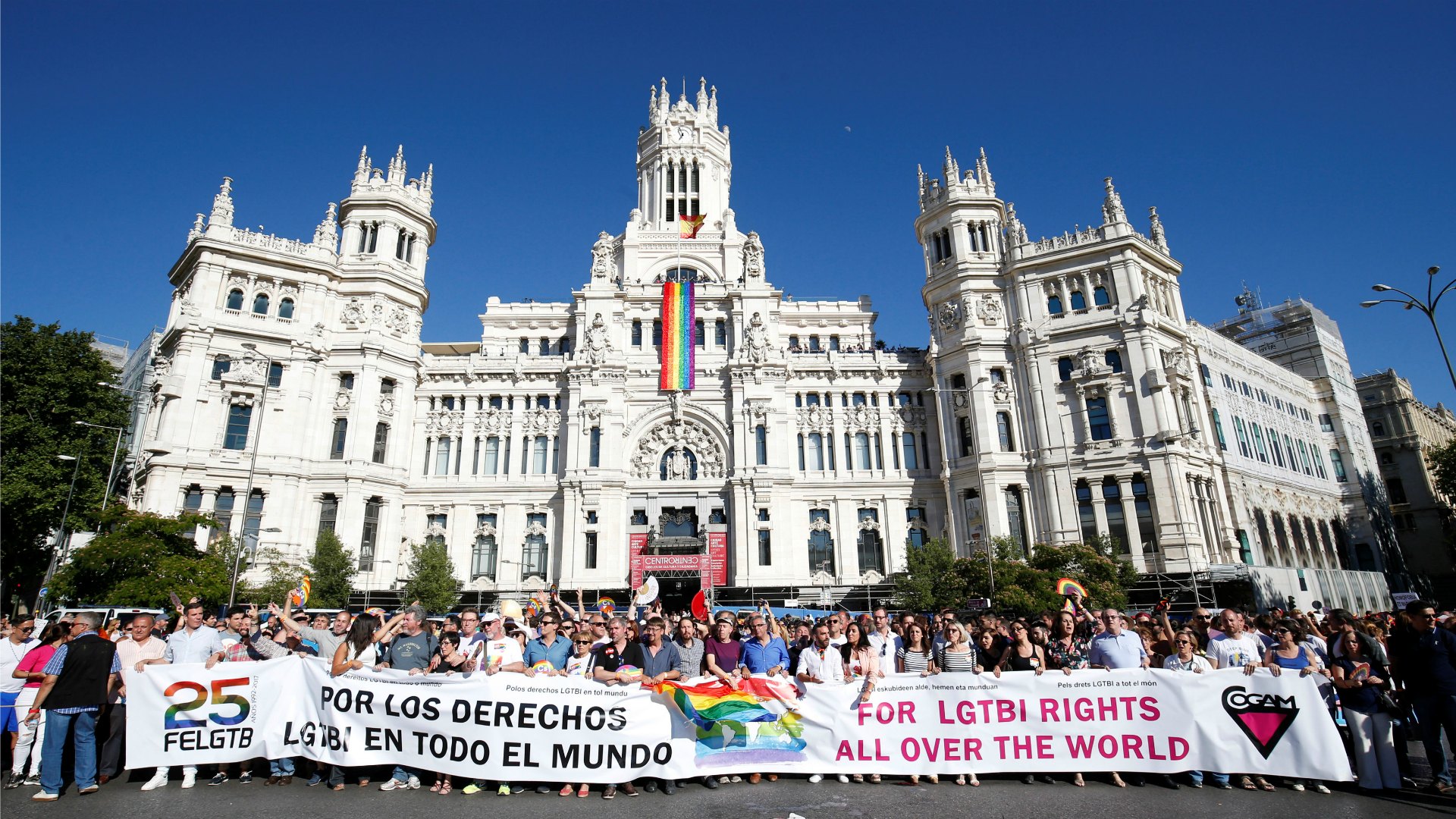La WorldPride marcha por Madrid festiva y blindada 13