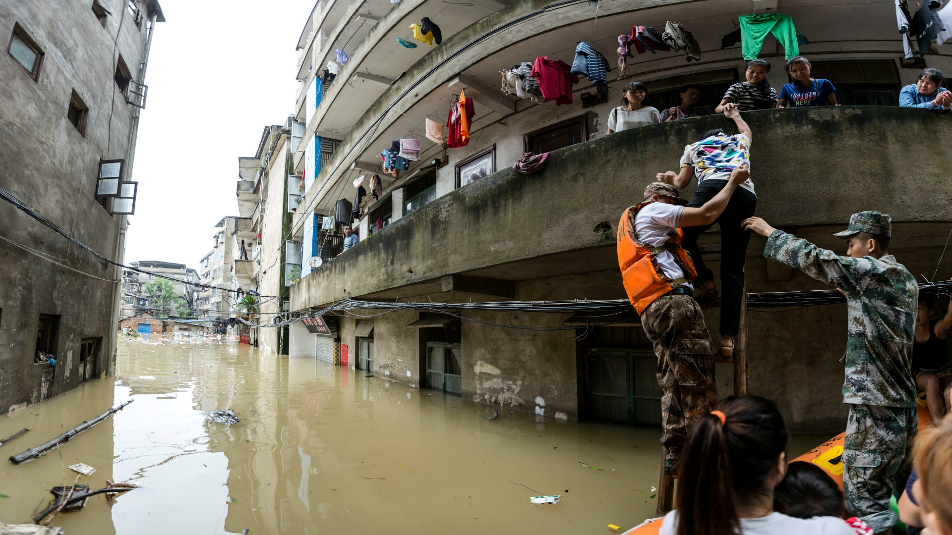 Las lluvias torrenciales dejan más de 40 muertos y numerosos desaparecidos en China
