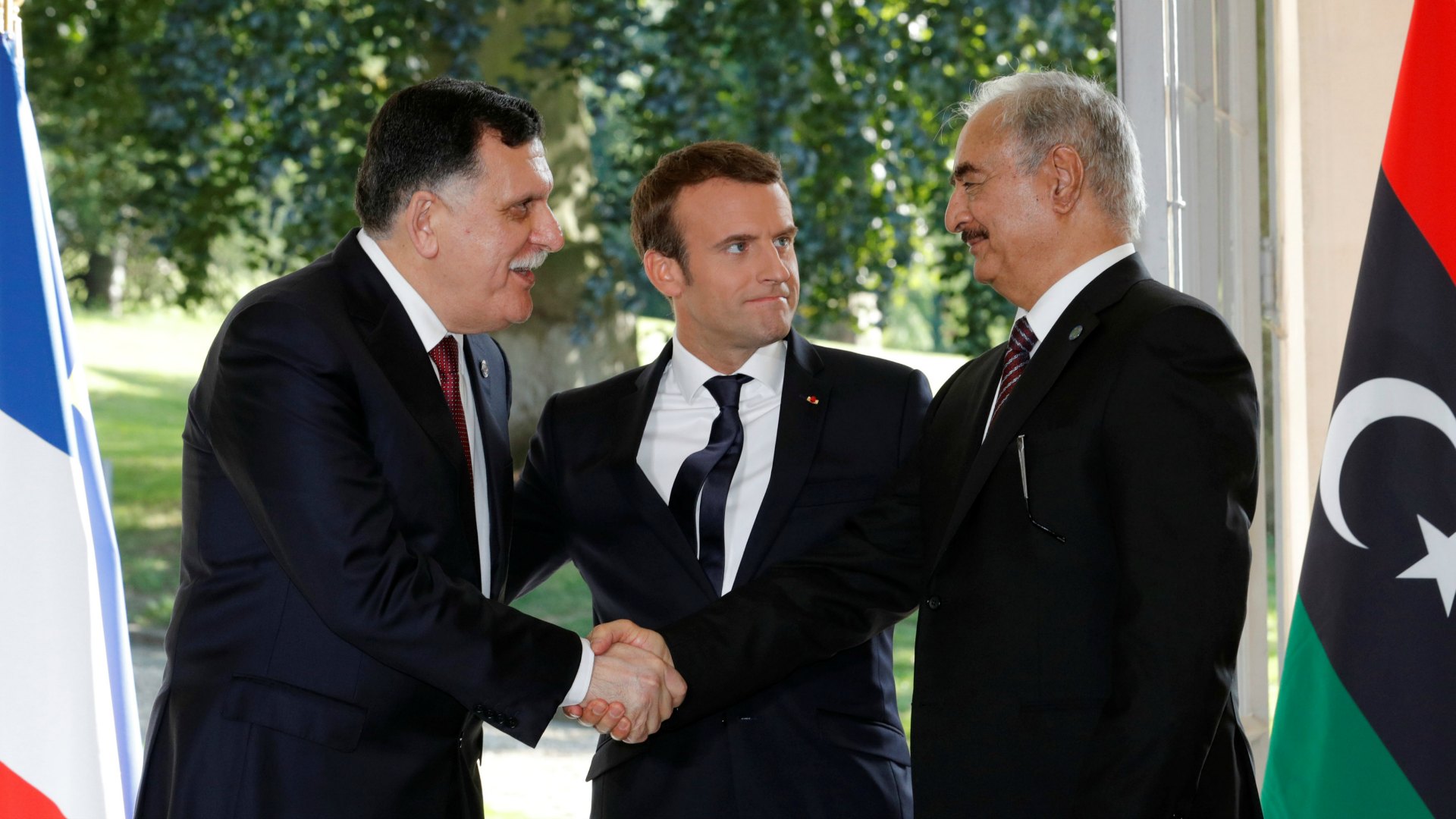 Los dos hombres fuertes de Libia acuerdan en París un alto el fuego