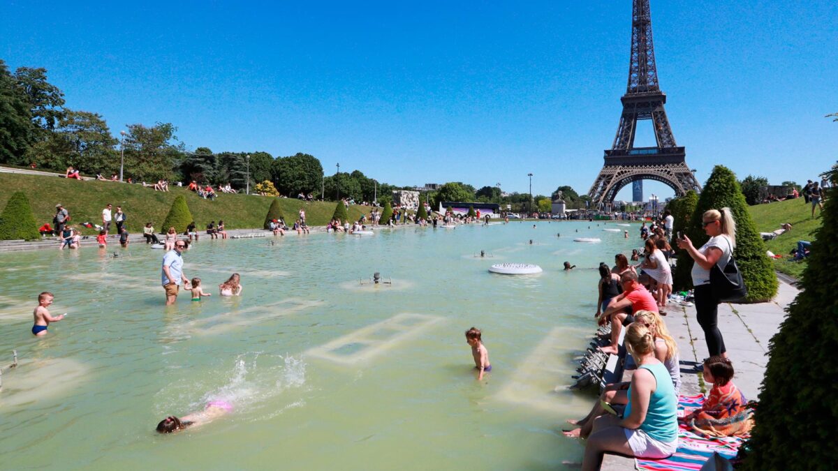 Los turistas regresan a París