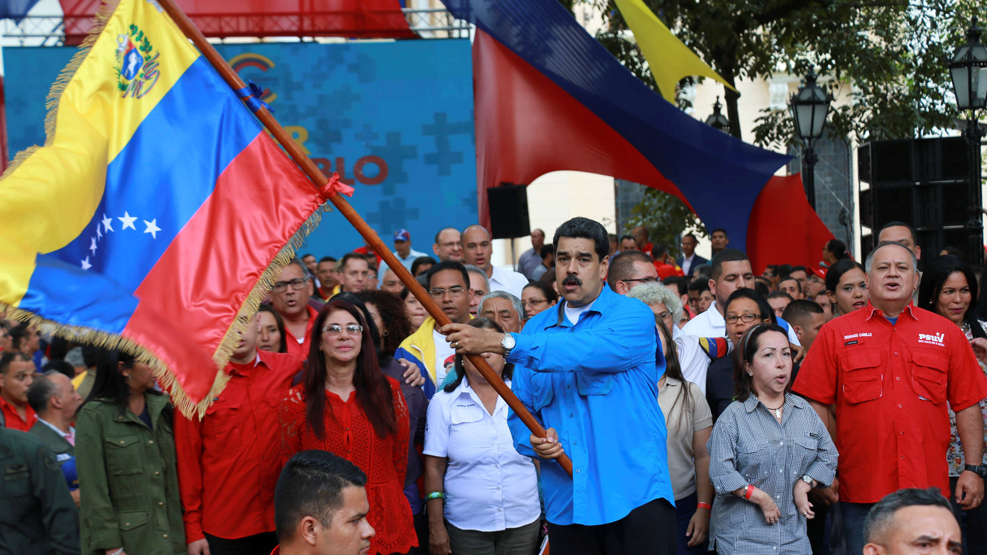 Maduro califica de inconstitucional la consulta impulsada por la oposición