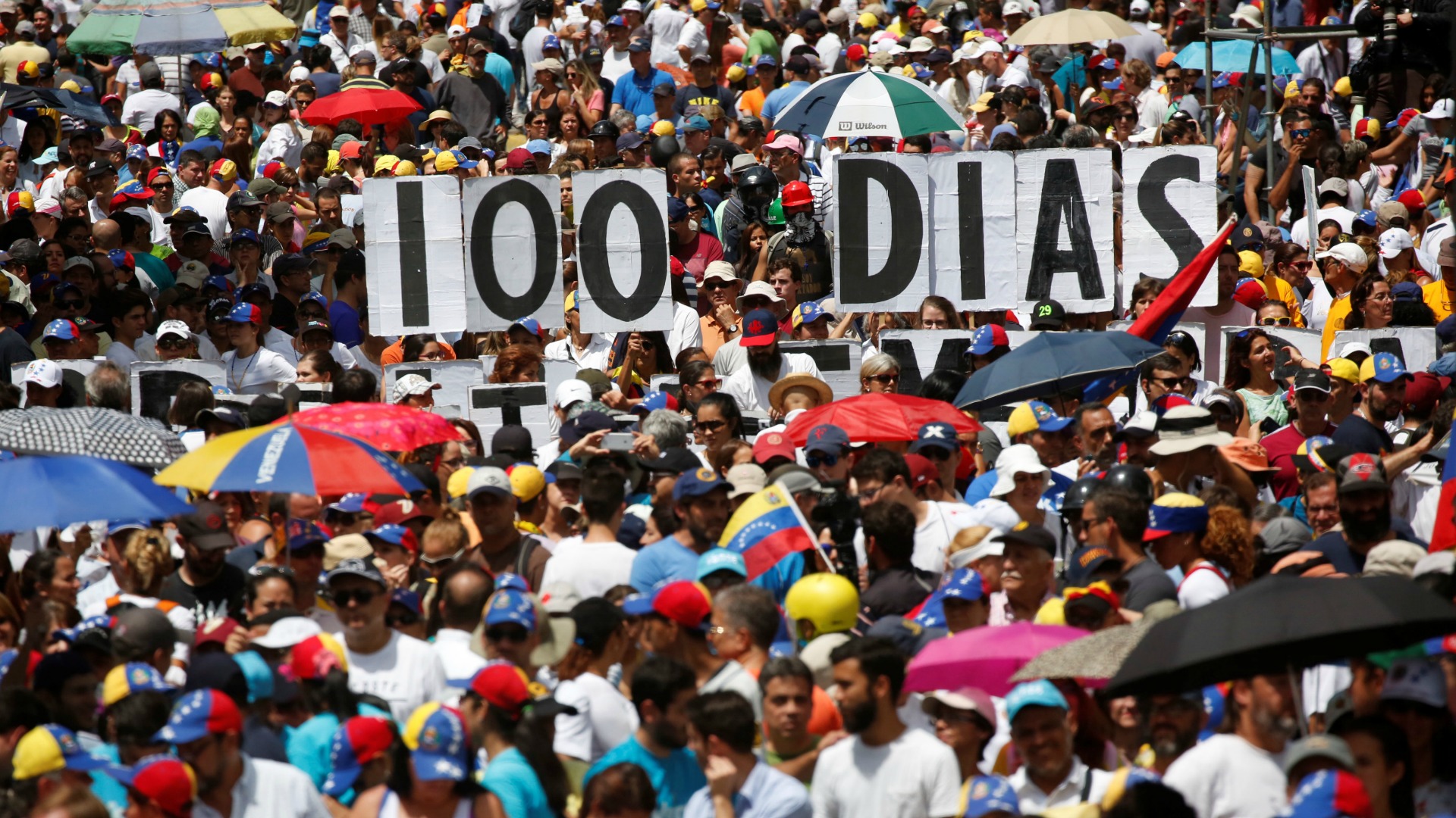 Miles de venezolanos exigen la liberación de los presos políticos