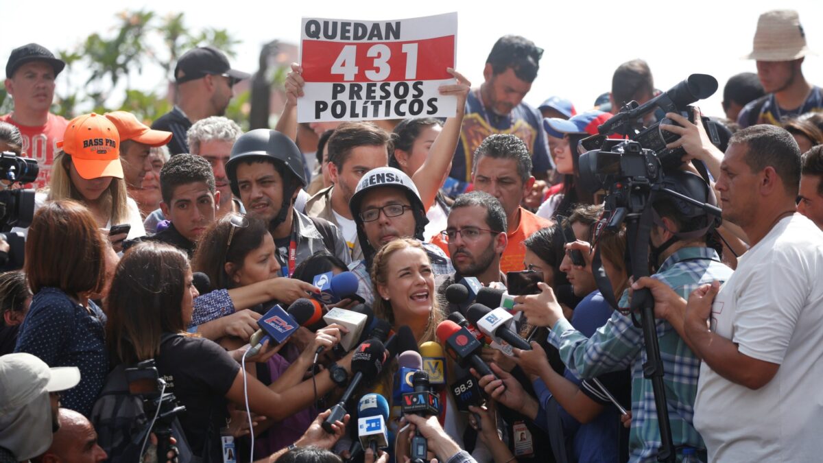 Miles de venezolanos exigen la liberación de los presos políticos