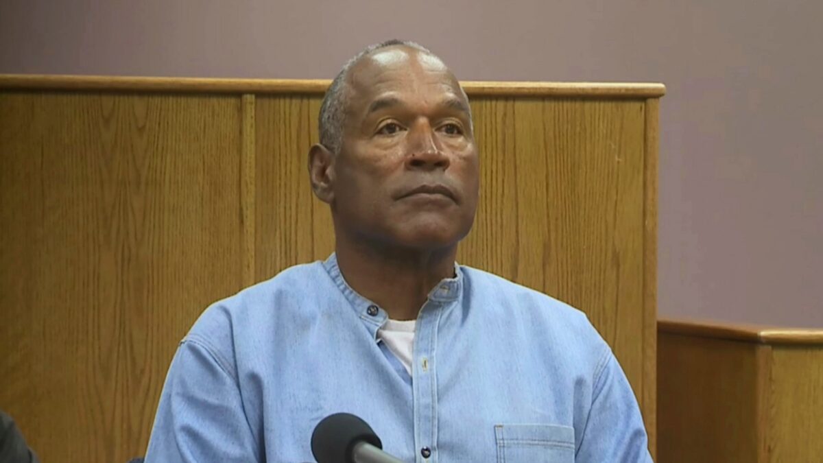 O. J. Simpson logra la libertad condicional tras nueve años en prisión