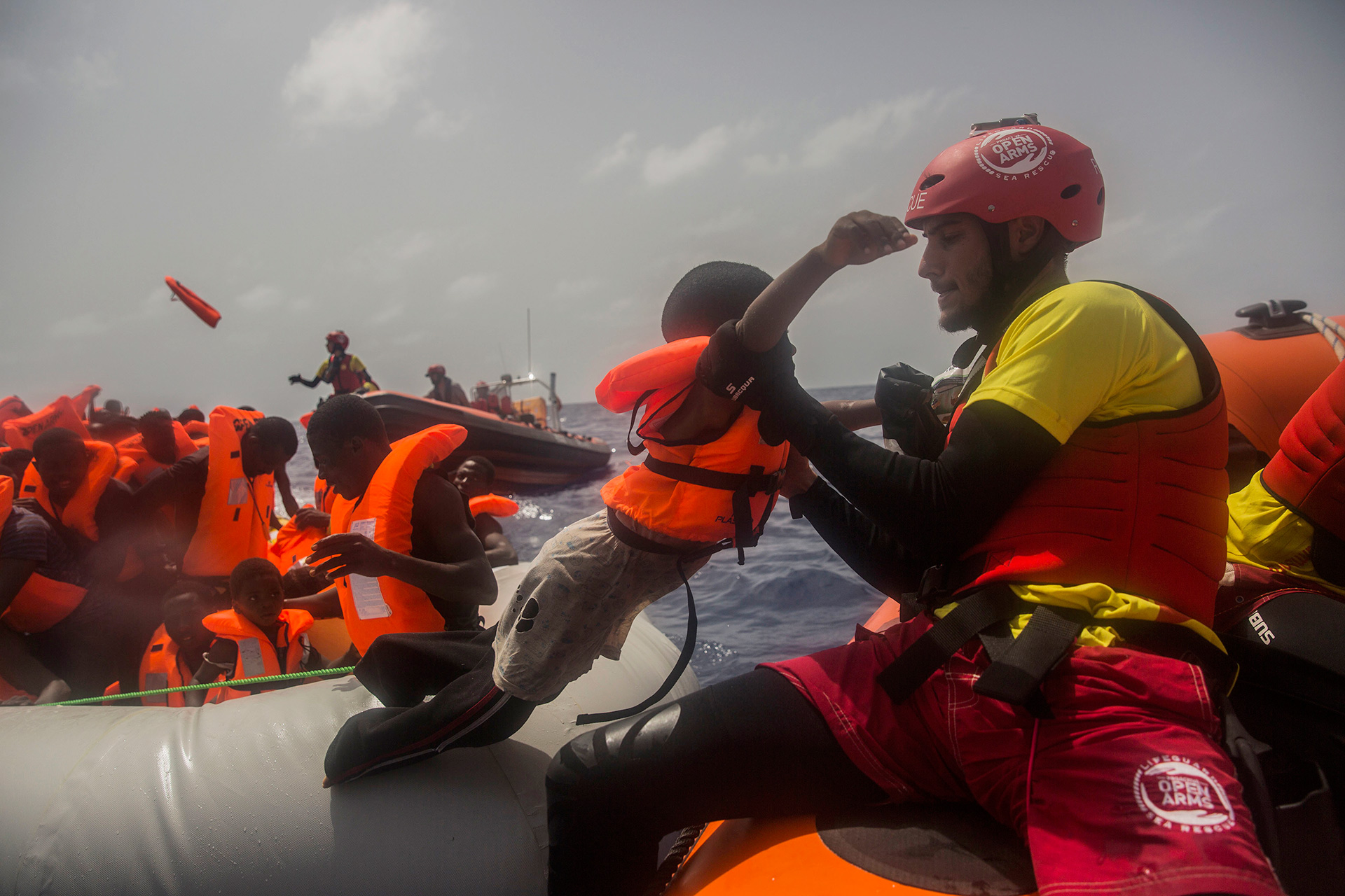Proactiva Open Arms recupera los cuerpos de 13 migrantes muertos en el Mediterráneo