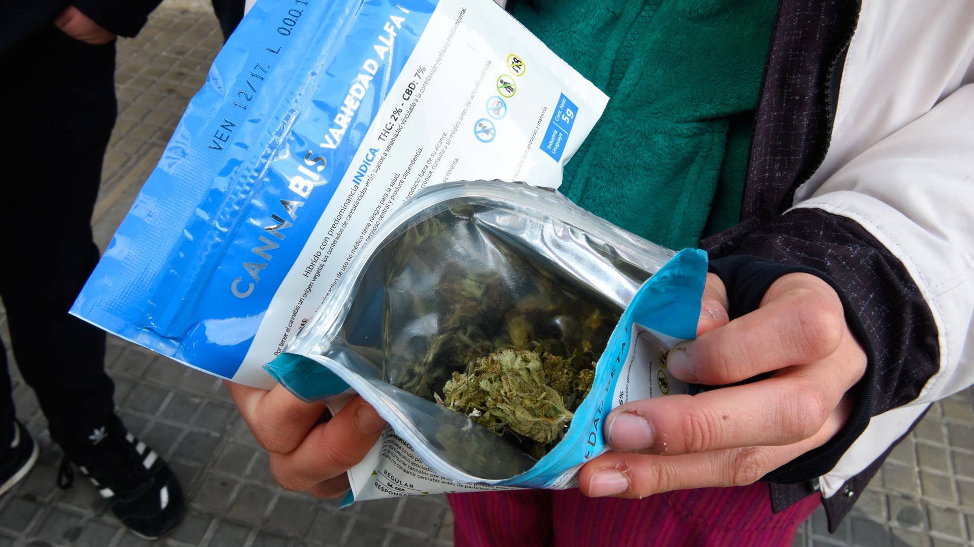 Se agota la marihuana en las farmacias de Montevideo en el primer día de venta legal 2