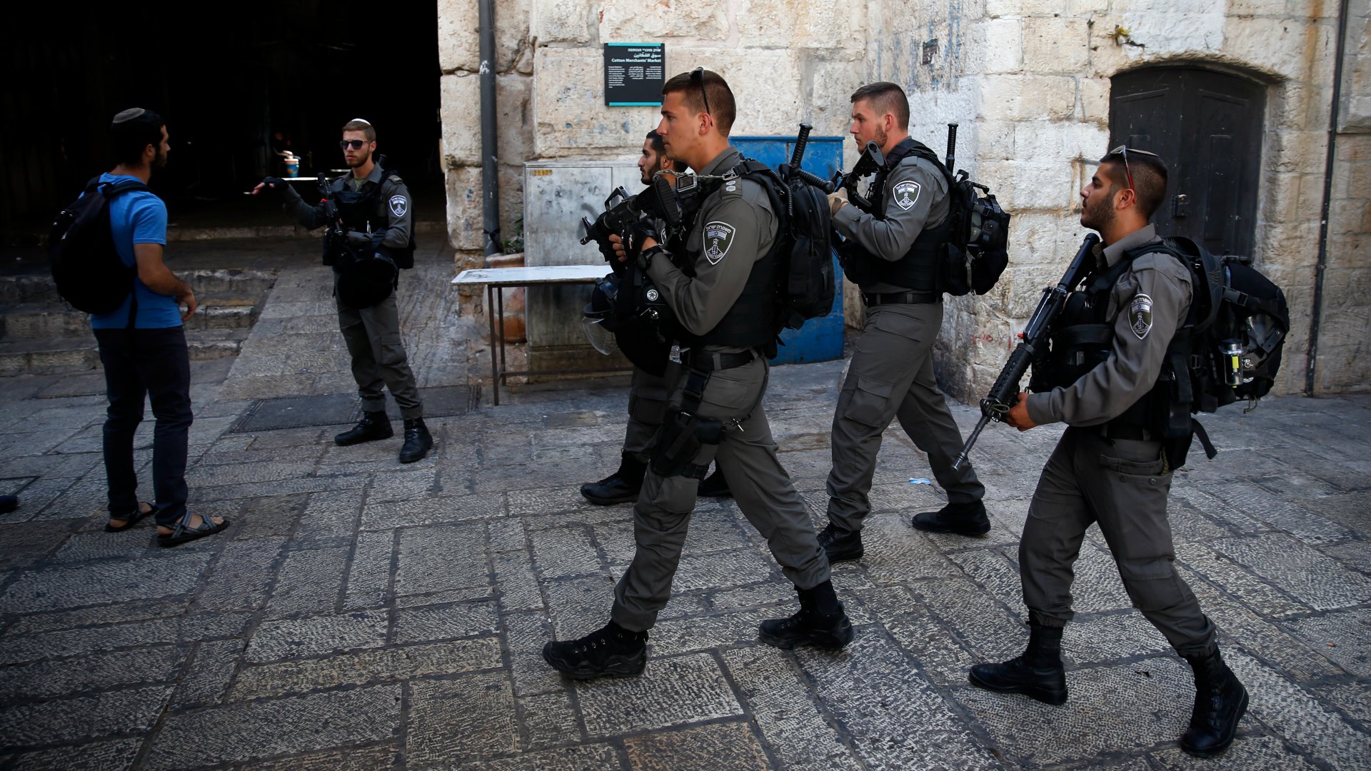 Tres atacantes abatidos por matar a dos policías en Jerusalén