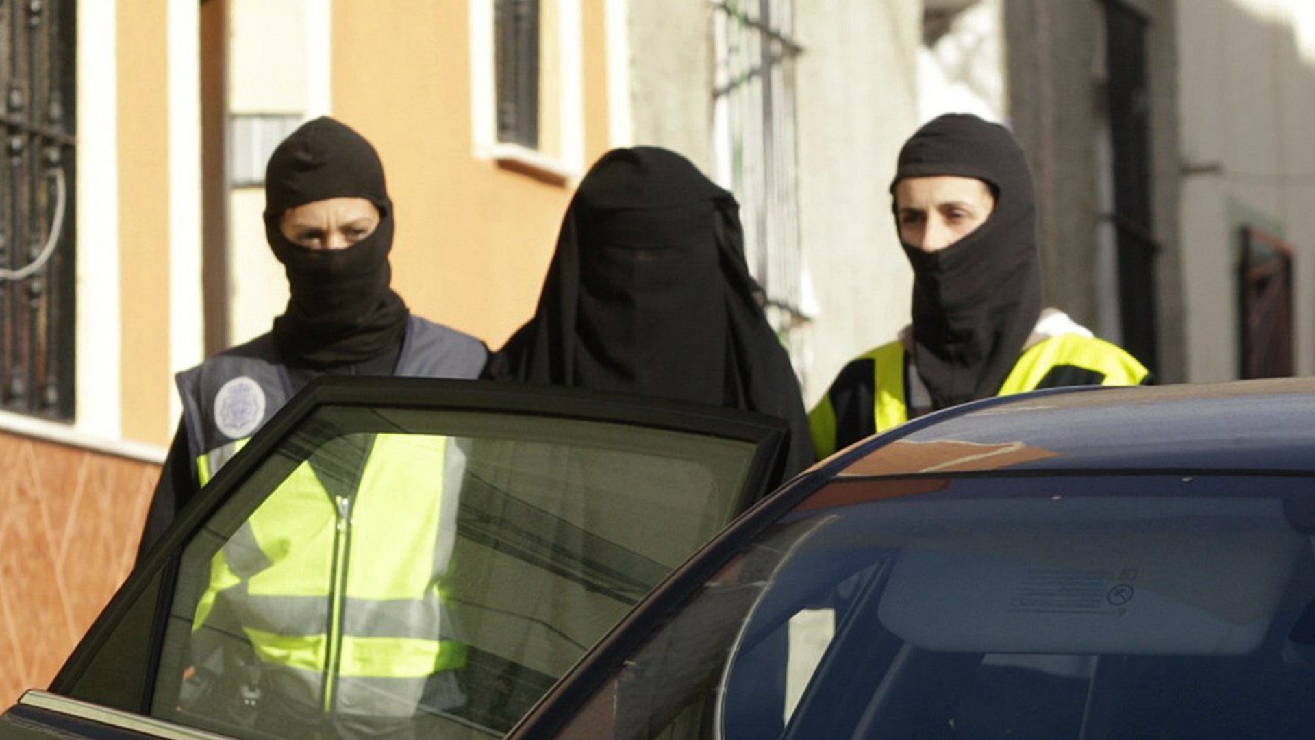 Turquía entrega a la Guardia Civil a dos españolas integradas en Daesh