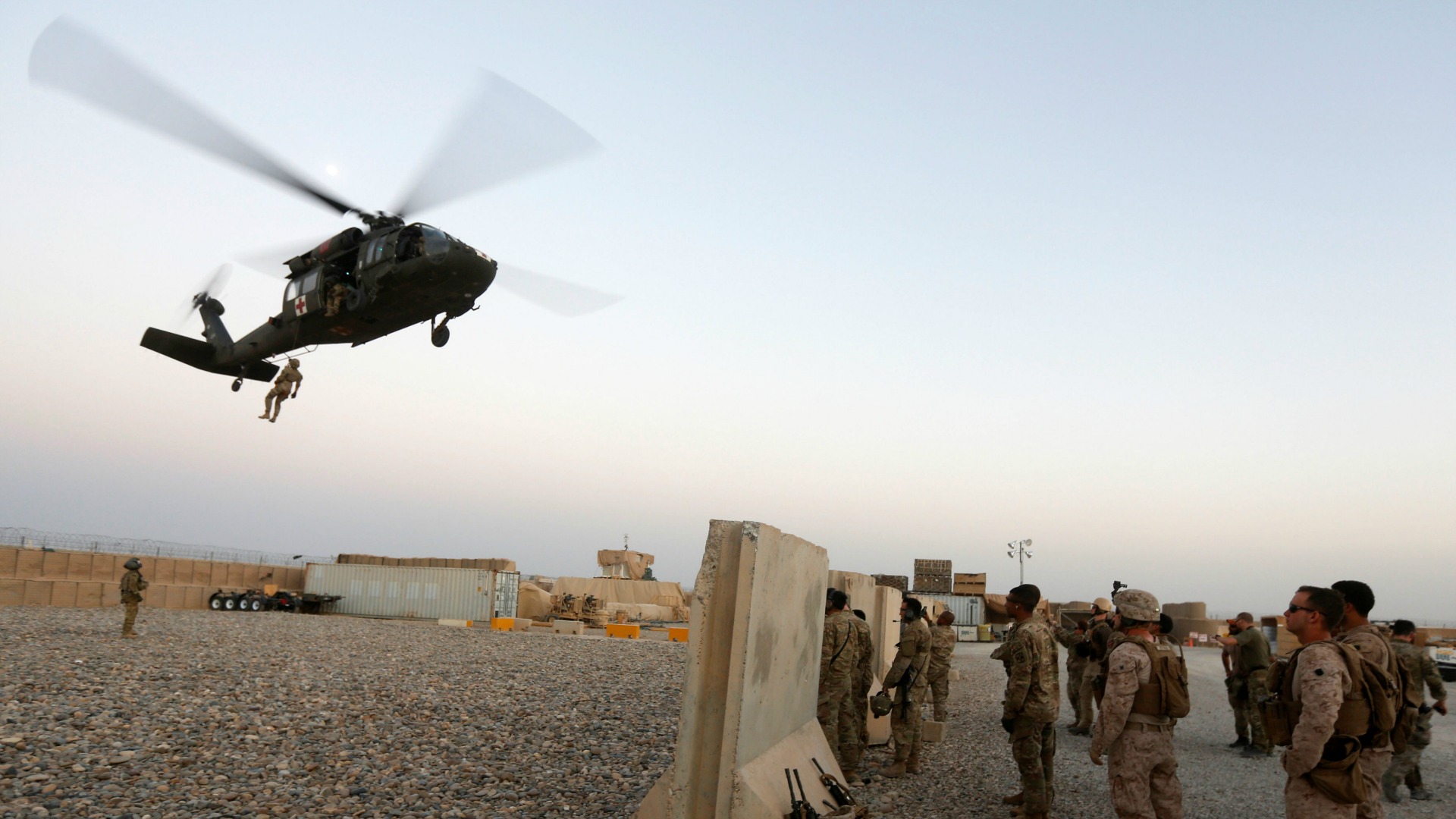 Un bombardeo de EEUU mata por error a 16 policías afganos