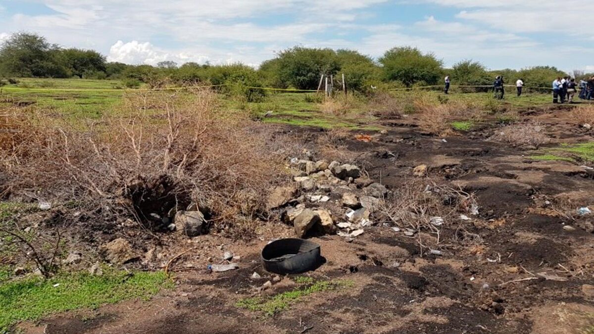 Un “fenómeno natural” hace que el fuego brote en un campo de fútbol en México