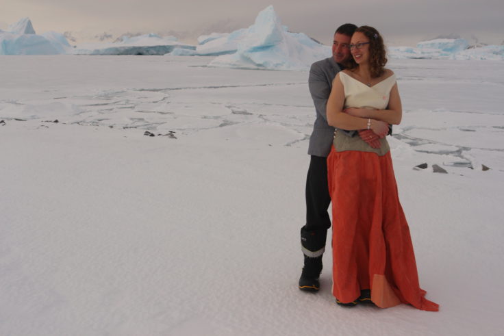 Una pareja británica celebra la primera boda oficial en la Antártida