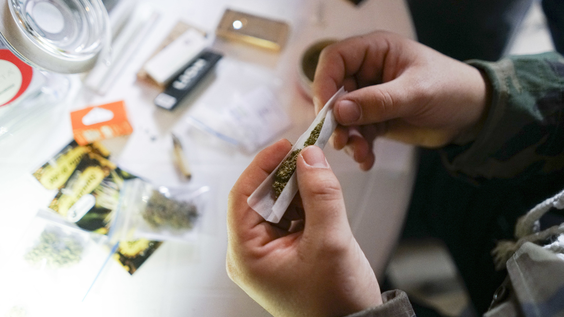 Uruguay comienza a vender marihuana estatal en las farmacias