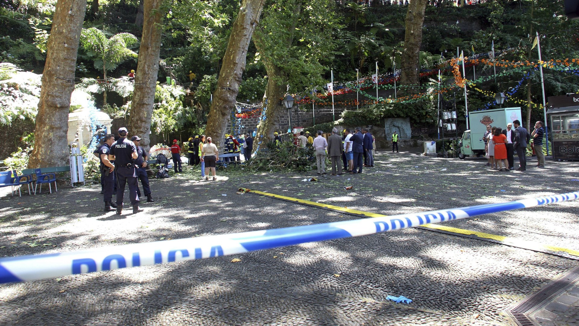 Al menos 13 muertos en Madeira por el desplome de un árbol