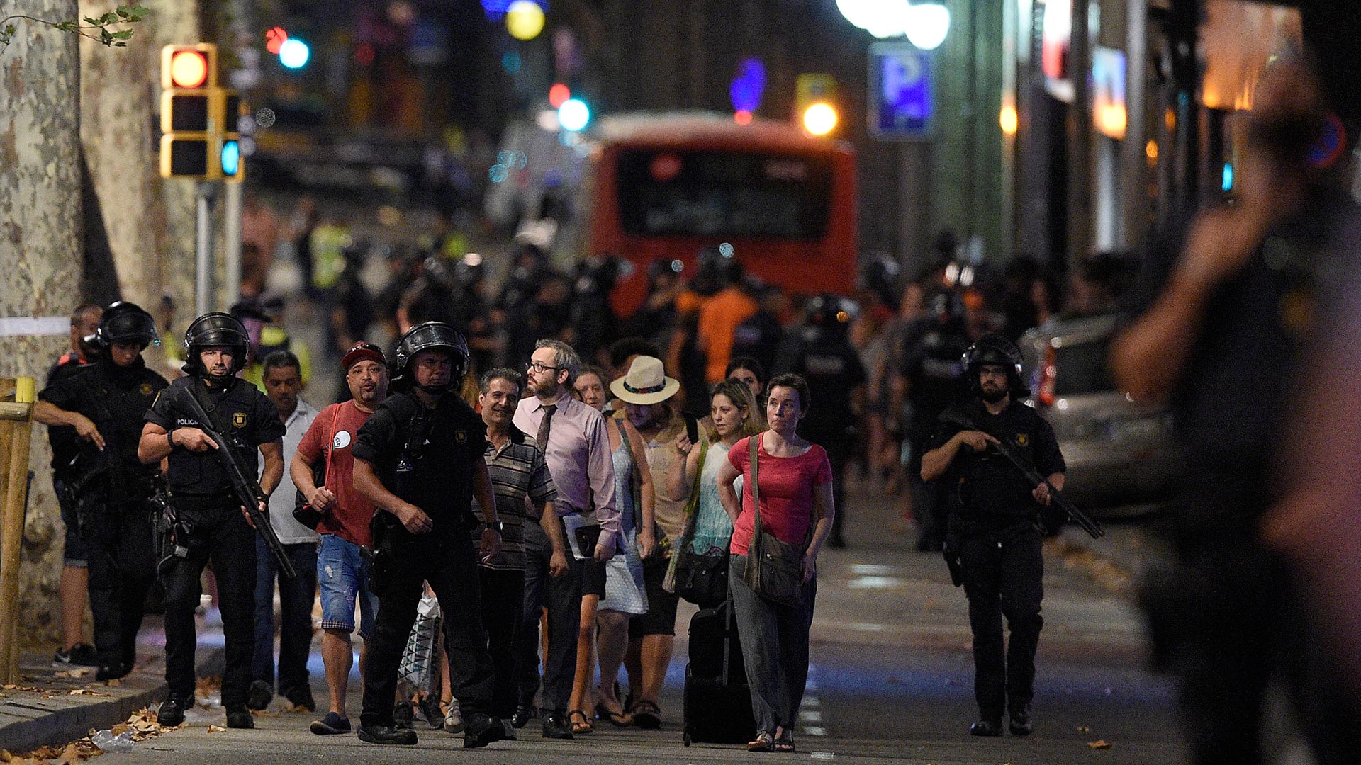 Al menos 13 muertos y más de 100 heridos en el atentado terrorista en la Rambla de Barcelona