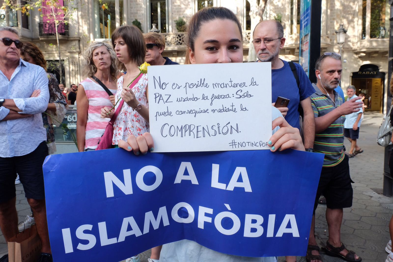 Barcelona se manifiesta contra el terrorismo bajo el lema 