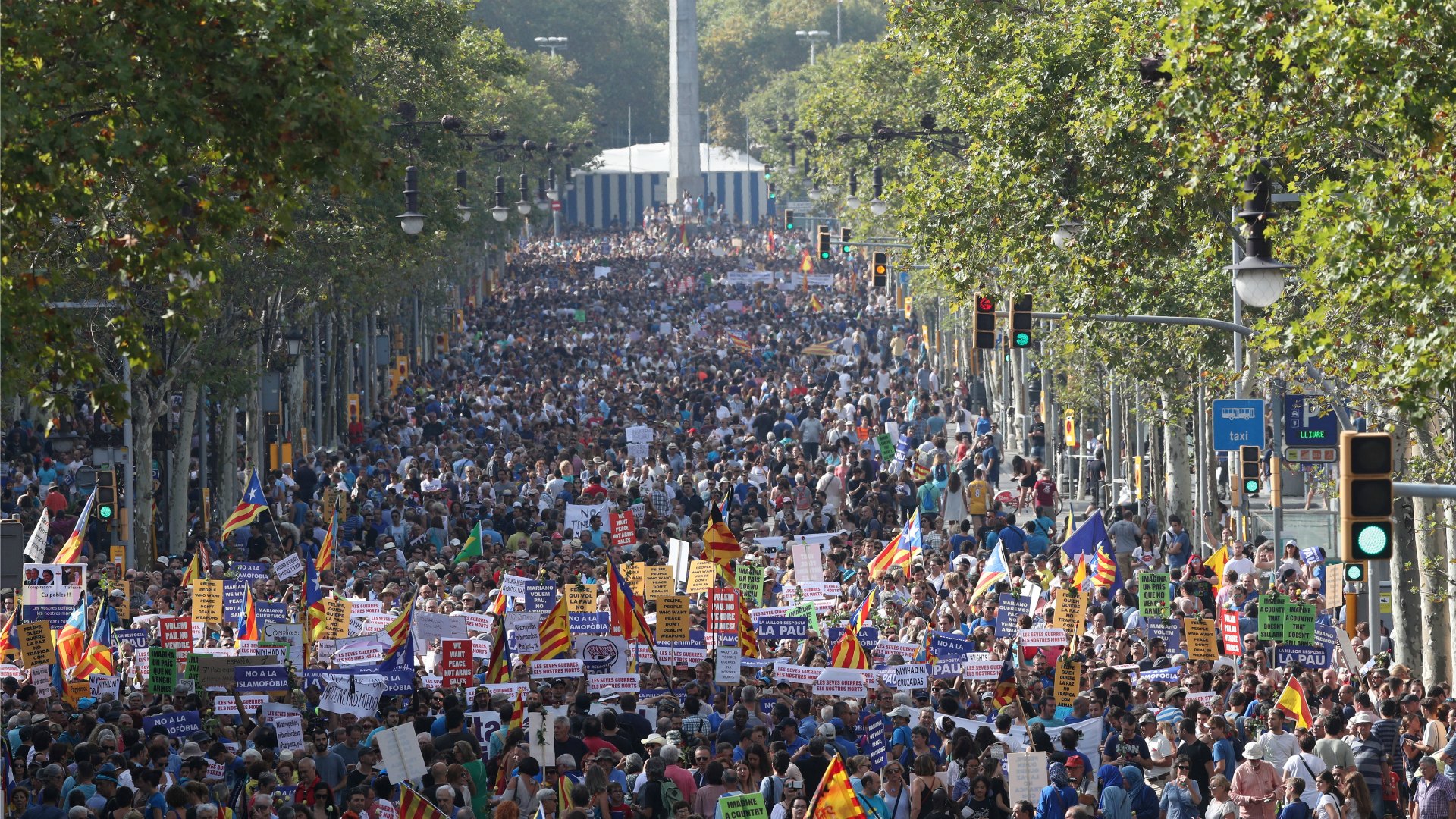 Barcelona se manifiesta contra el terrorismo bajo el lema "No tengo miedo"