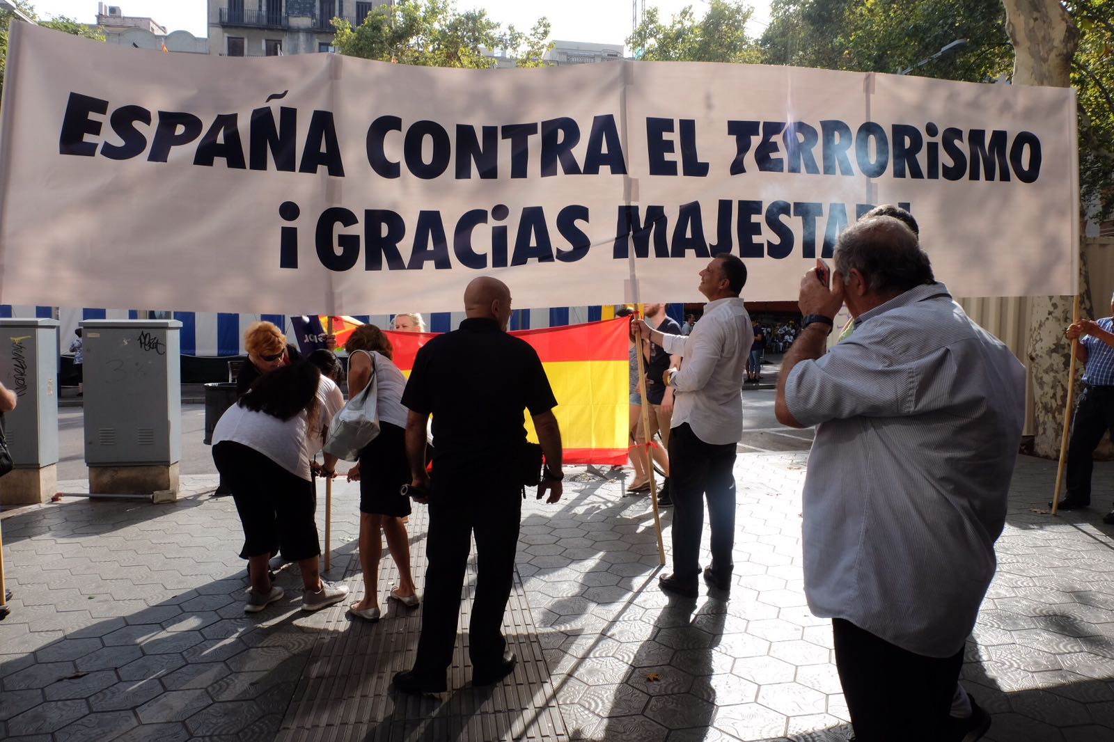 Barcelona se manifiesta contra el terrorismo bajo el lema 