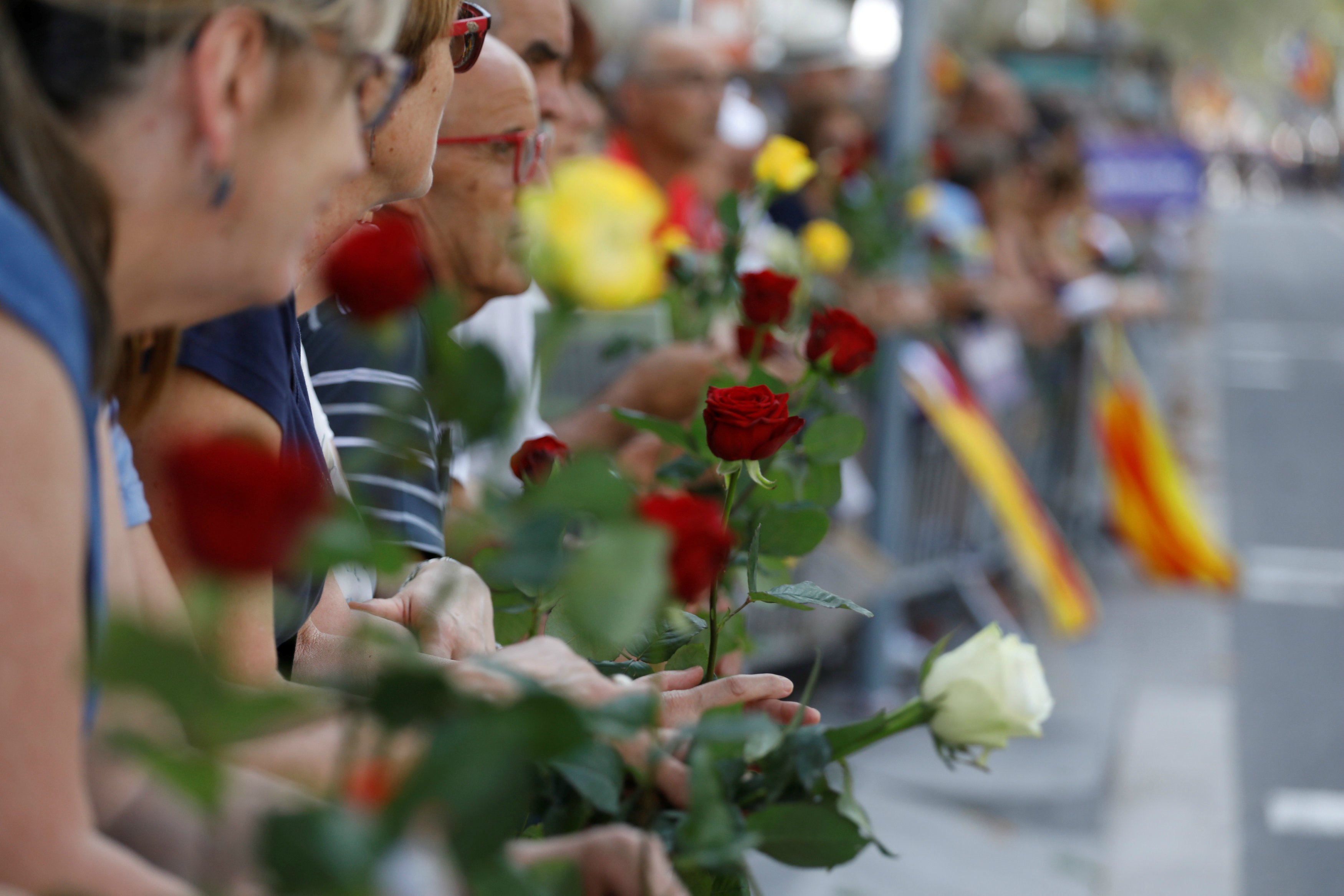 Barcelona se manifiesta contra el terrorismo bajo el lema "No tengo miedo" 5